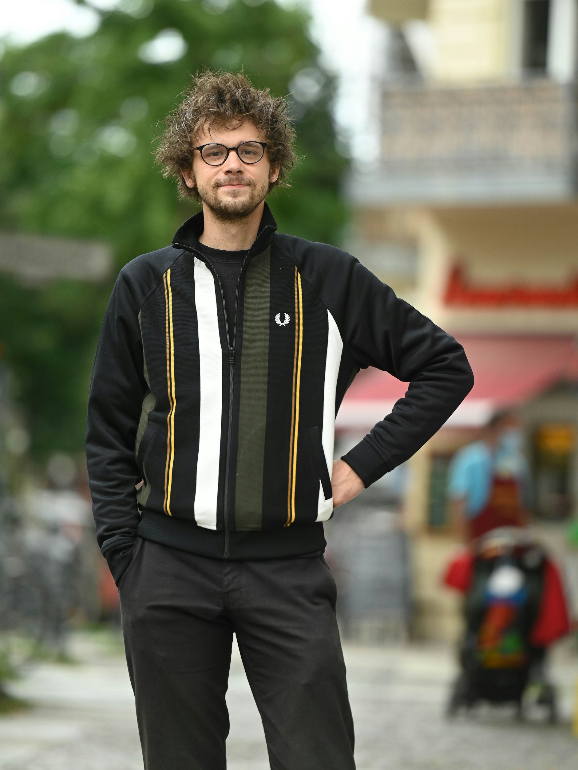 Der Berliner Politiker Niklas Schenker (Linke) will die Managergehälter der LWU deckeln.