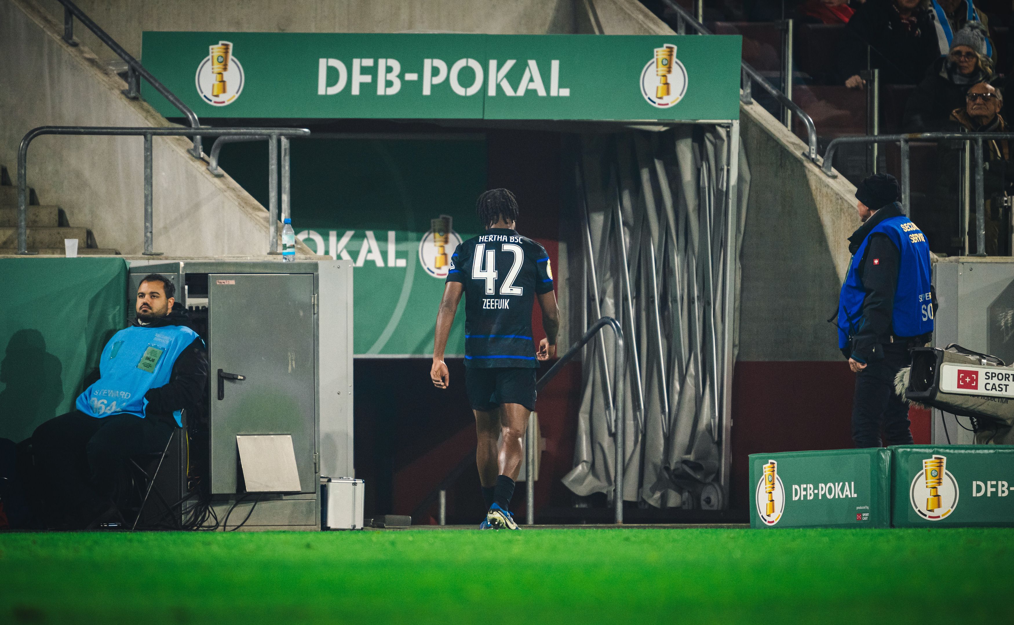 Image - Hertha BSC: Stark! Trainer Fiel verteidigt Rot-Sünder Zeefuik wie ein Löwe