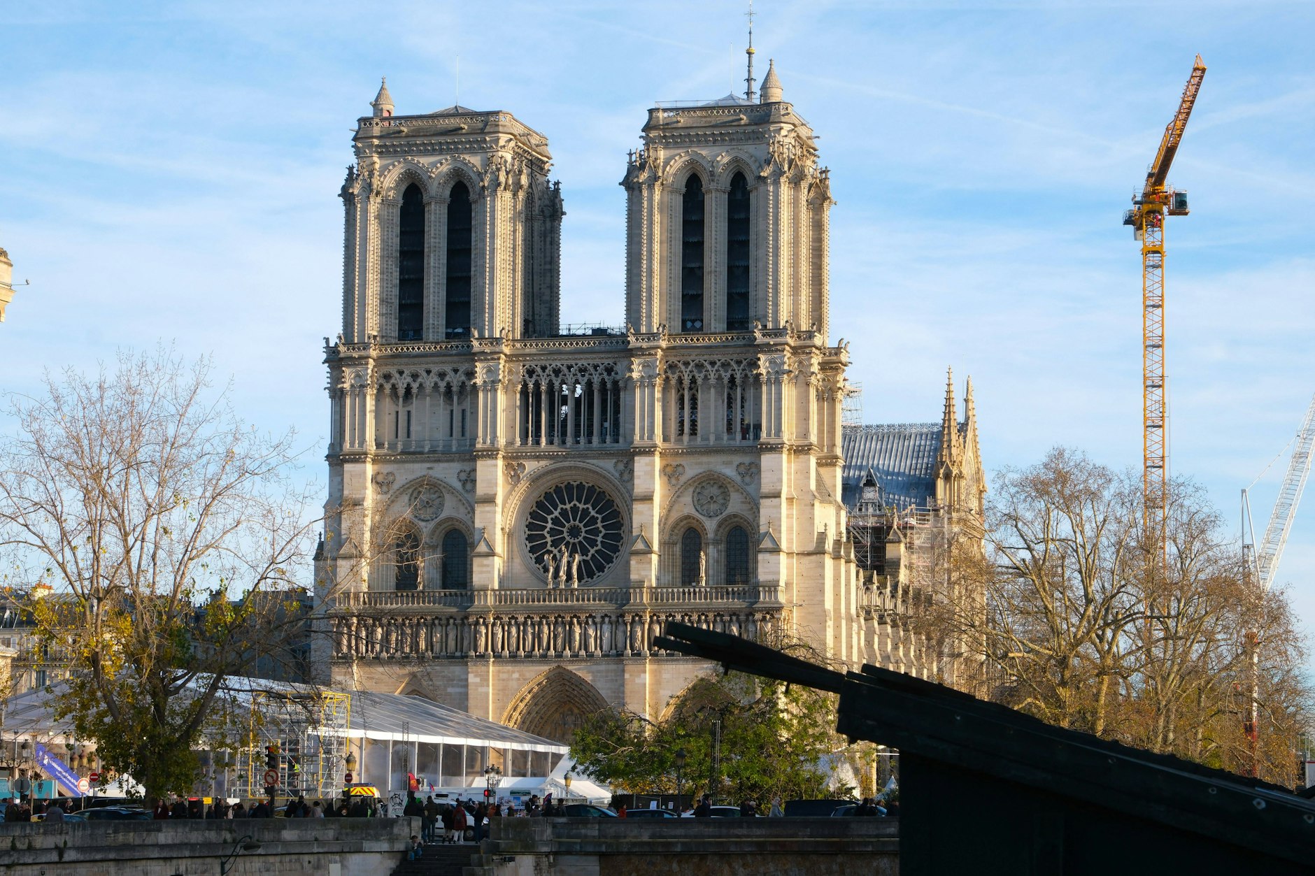 Alles deutet schon auf den großen Festakt am Wochenende hin: Notre-Dame öffnet am Samstag wieder ihren Pforten, fünf Jahre nach dem verheerenden Brand.