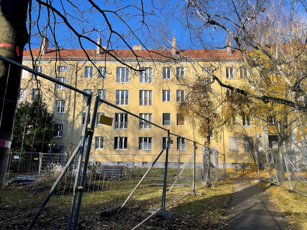 Flüchtlingshäuser in Pankow: fallen die Bäume in Nacht- und Nebelaktion?