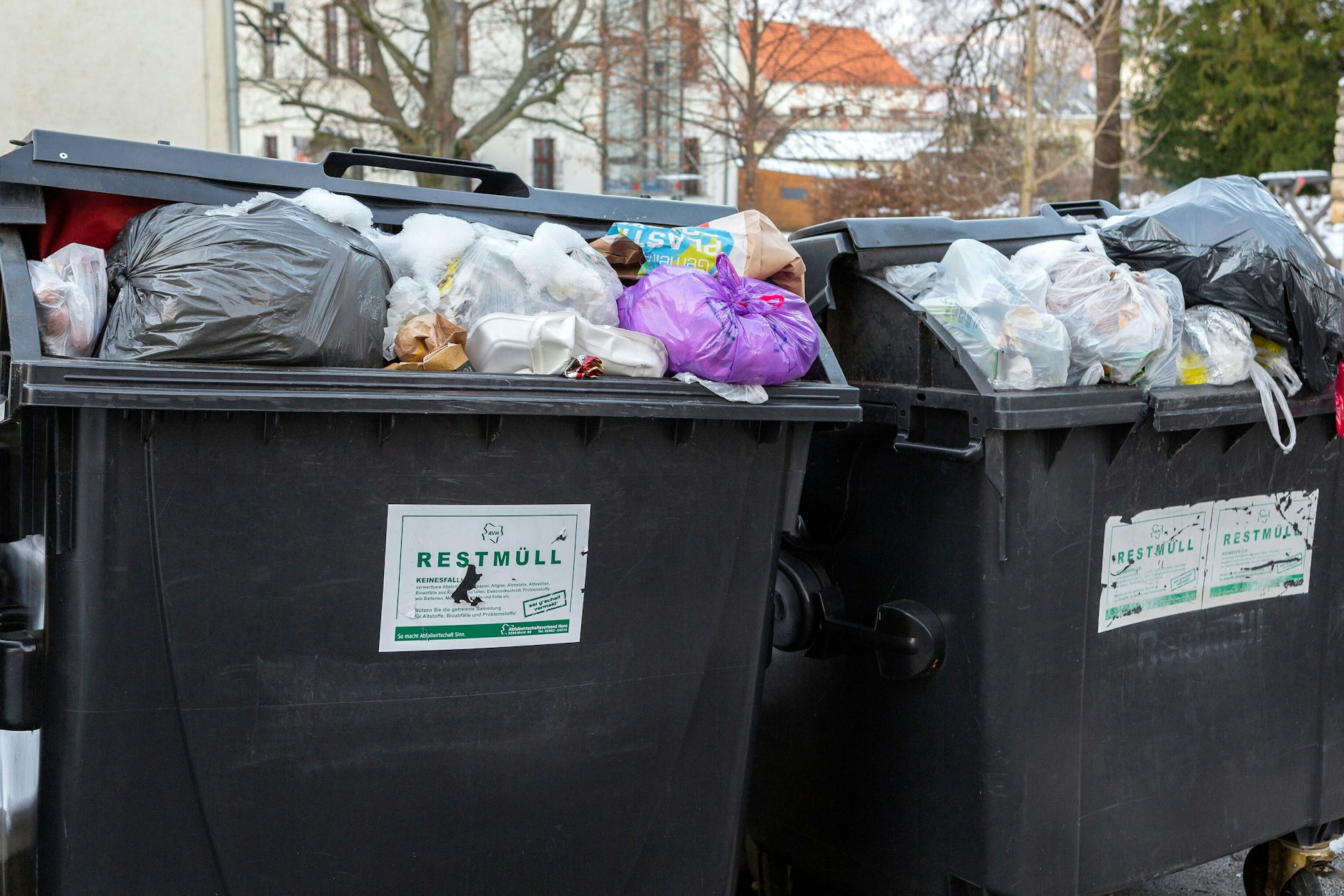 In den Restmüll gehört eigentlich nur Abfall, der weder recycelt werden kann noch biologisch abbaubar ist.
