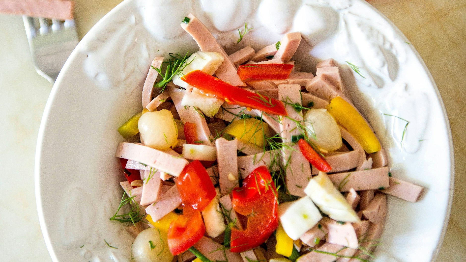 Probieren Sie das Rezept für Wurstsalat gleich mal aus - man kann es auch nach Geschmack variieren.