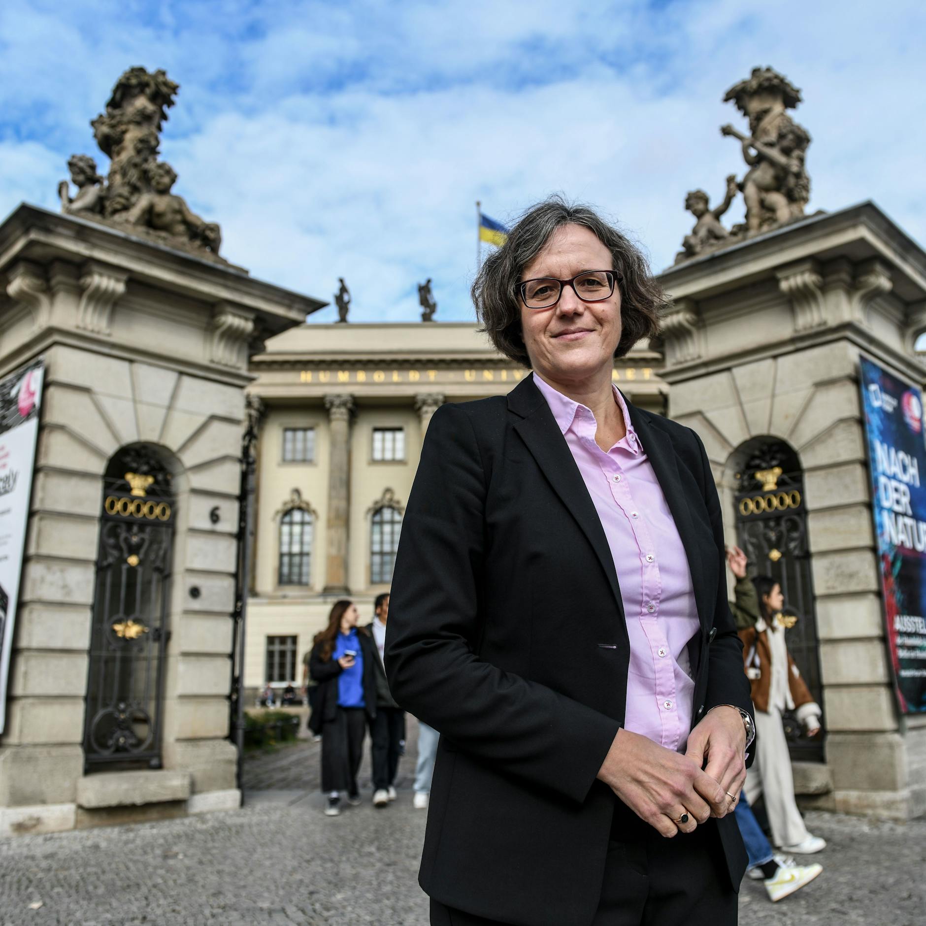 Julia von Blumenthal, die Präsidentin der Humboldt-Universität zu Berlin, muss den Professor wieder arbeiten lassen.