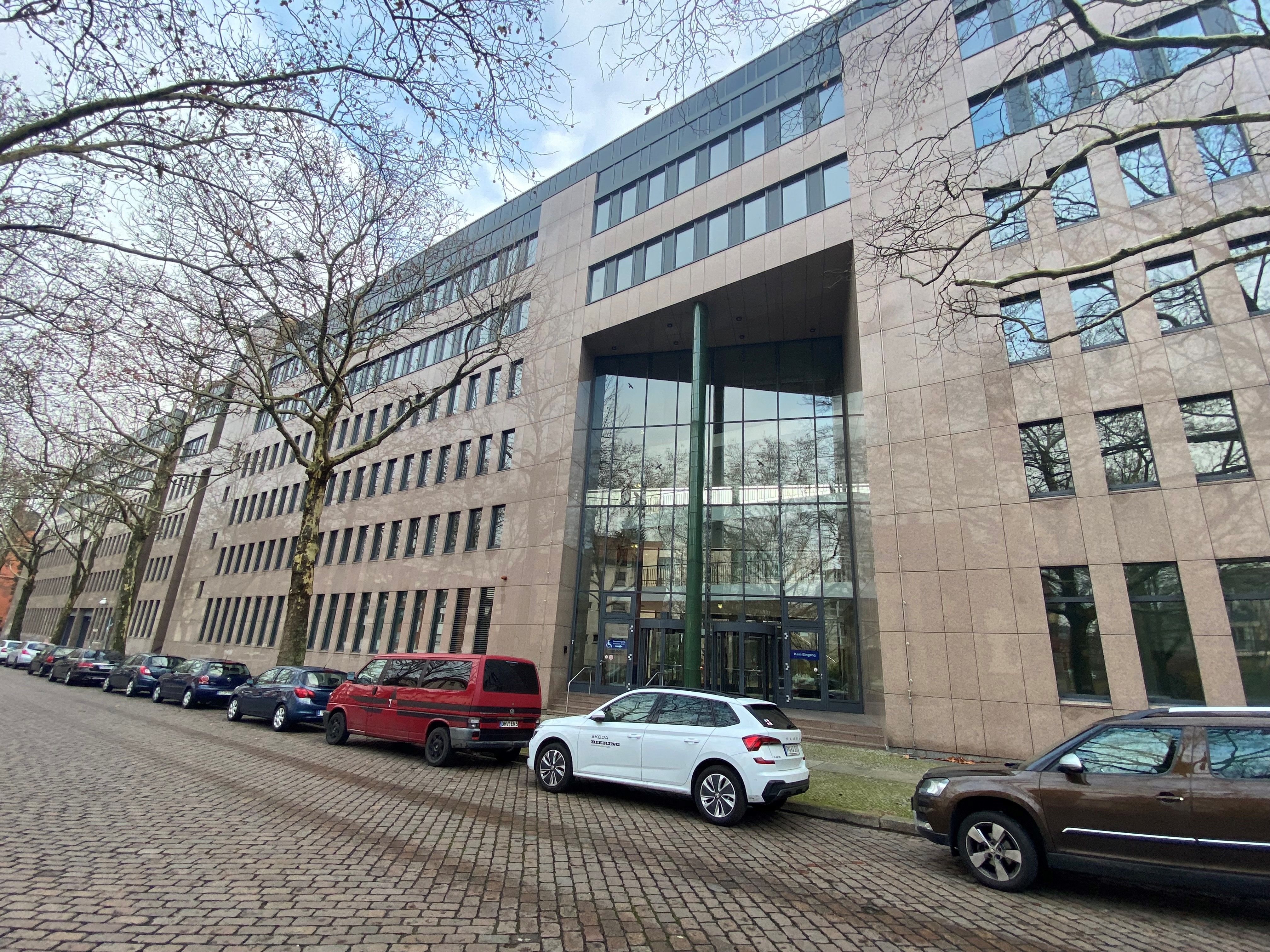 157 Mio. Euro für Flüchtlingsheim: So füttert der Senat Miethaie mit Steuergeldern