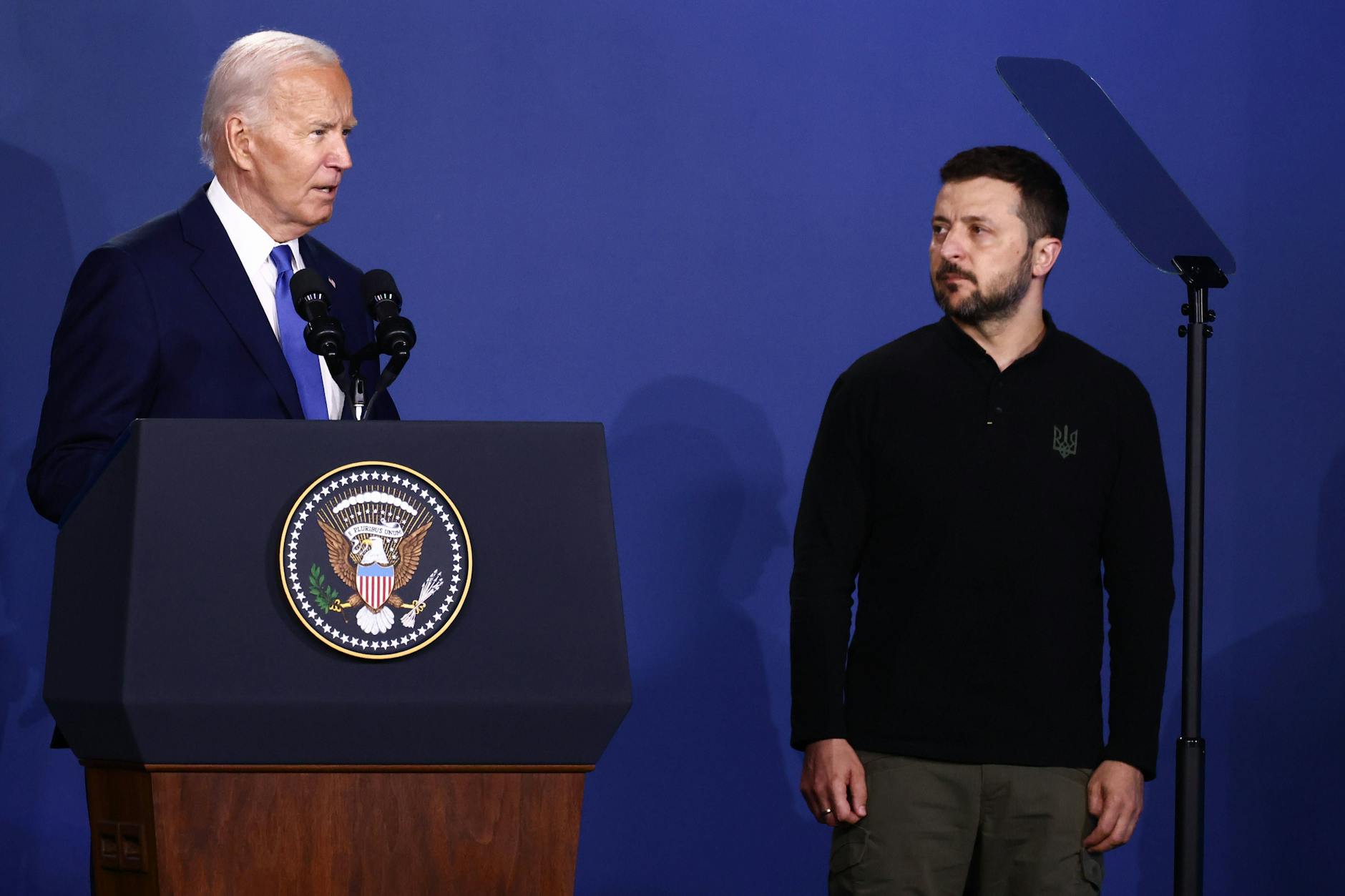 US-Präsident Joe Biden und der ukrainische Präsident Wolodymyr Selenskyi beim 75. NATO-Gipfel in Washington.