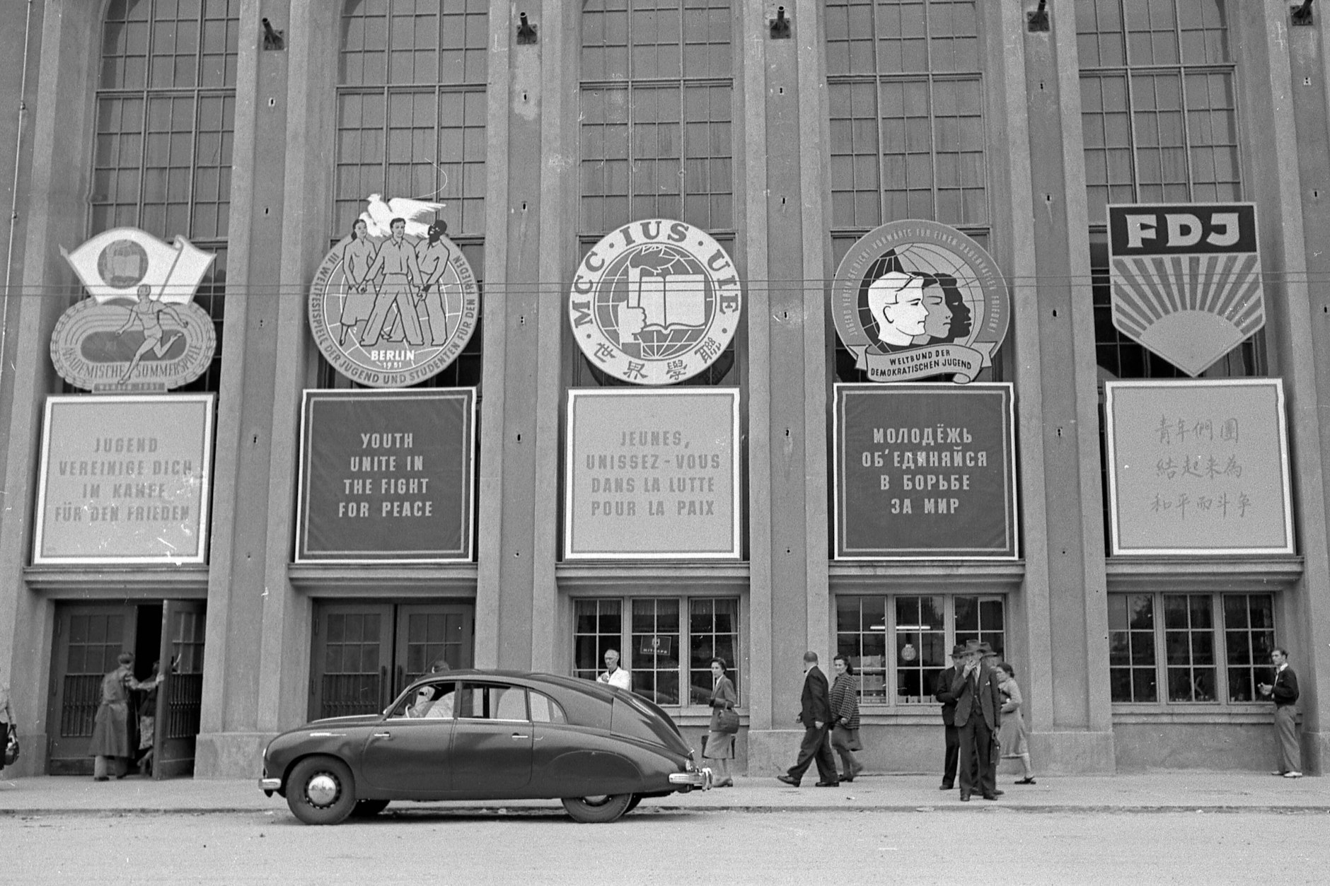 Der Ostbahnhof in Berlin im Jahr 1951