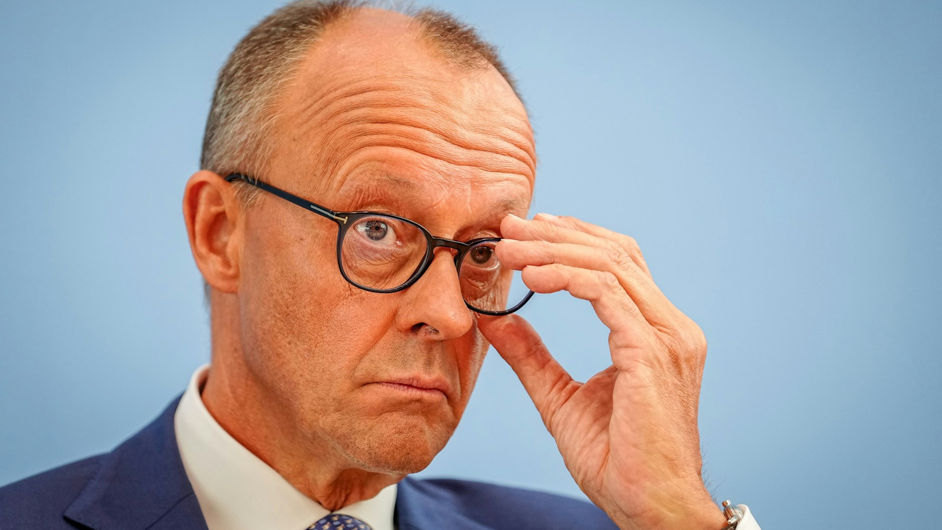 CDU-Chef Friedrich Merz wähnt sich schon als nächster Bundeskanzler. Doch der amtierende Bundeskanzler Olaf Scholz holt in Umfragen mächtig auf.
