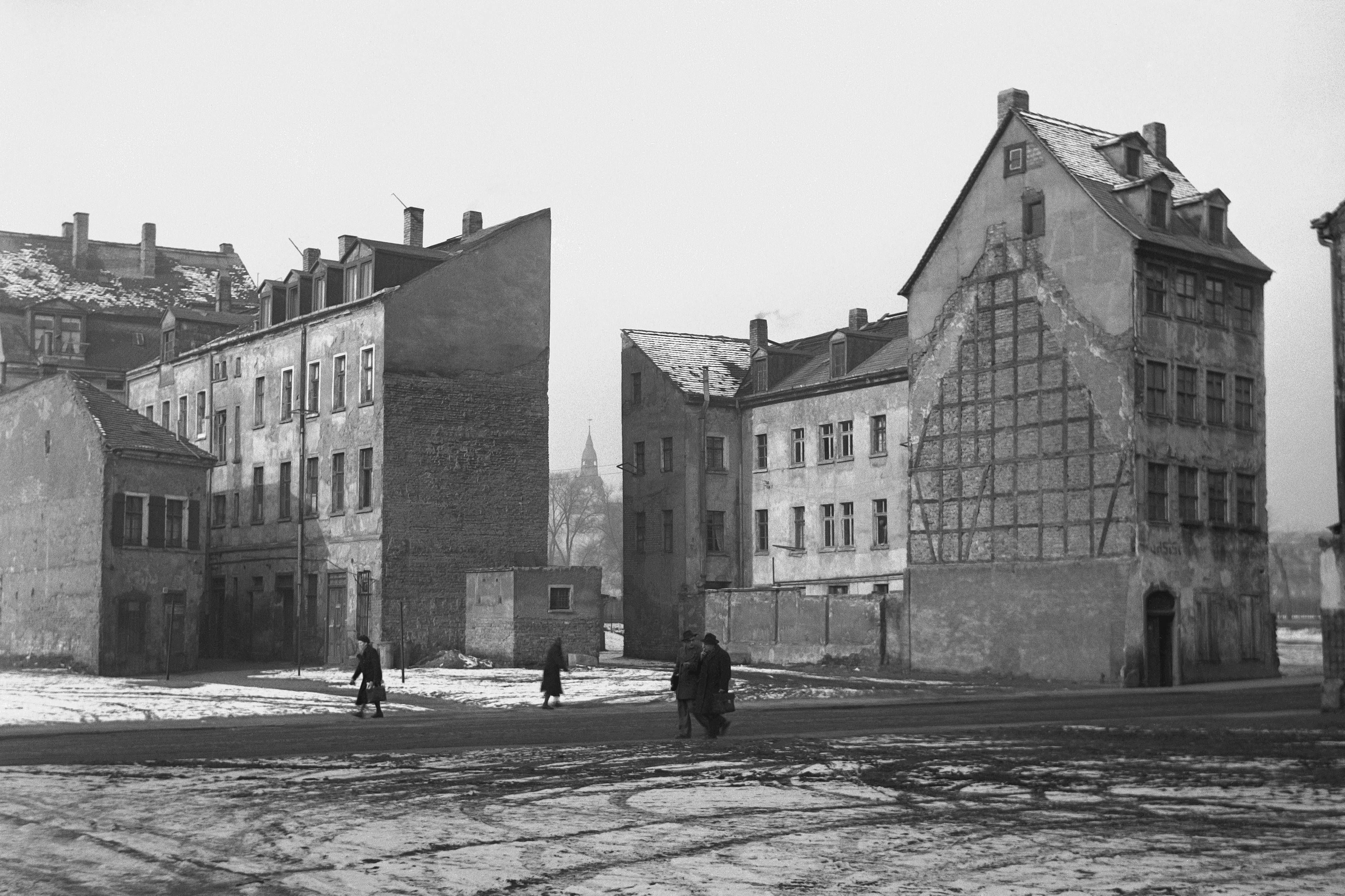 Straßenszene aus dem Gerberviertel in Leipzig im Jahr 1963