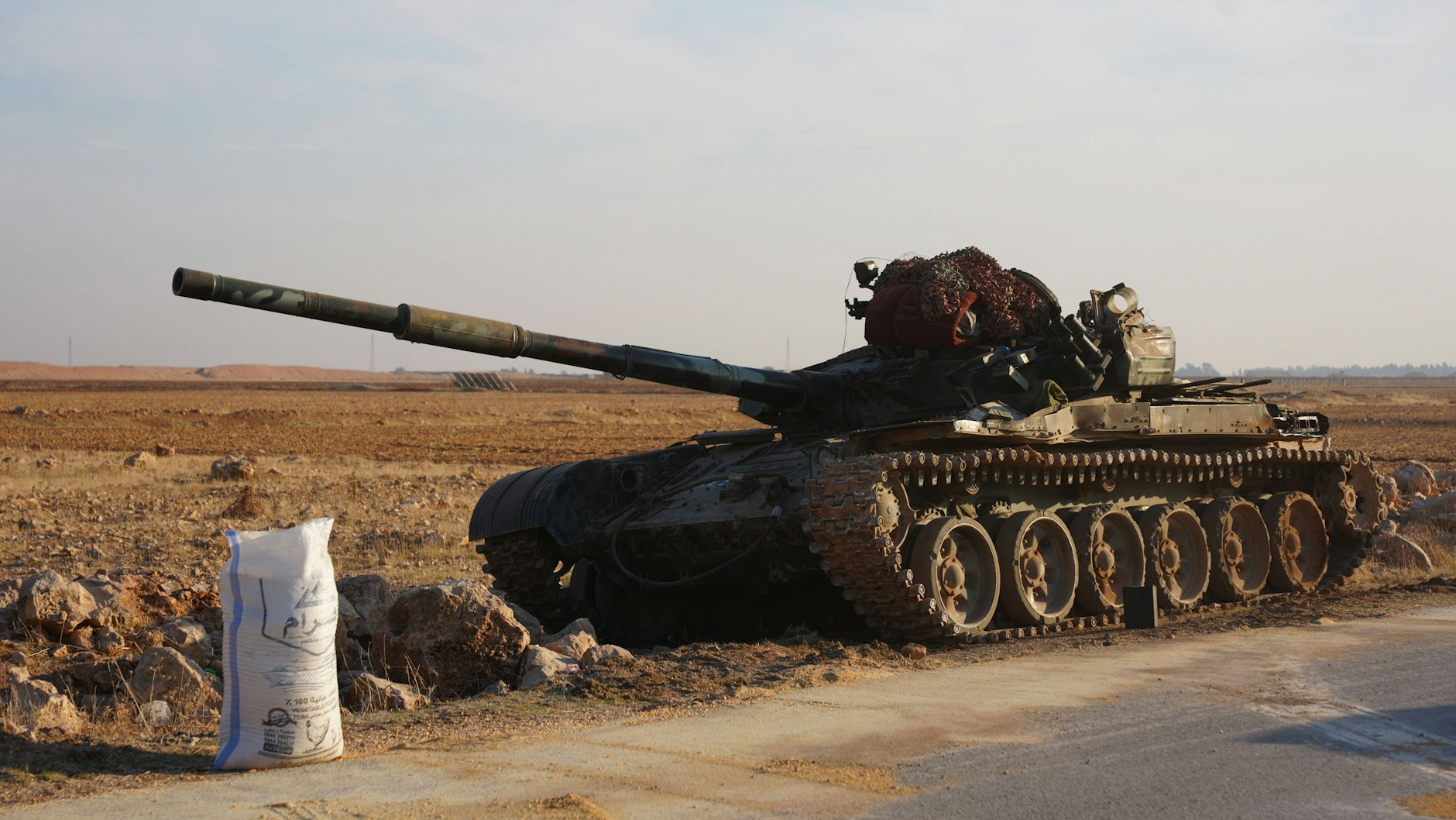 Assad-Soldaten hinterlassen bei ihrer Flucht vielfach militärisches Gerät, das die Rebellen nun nutzen können.