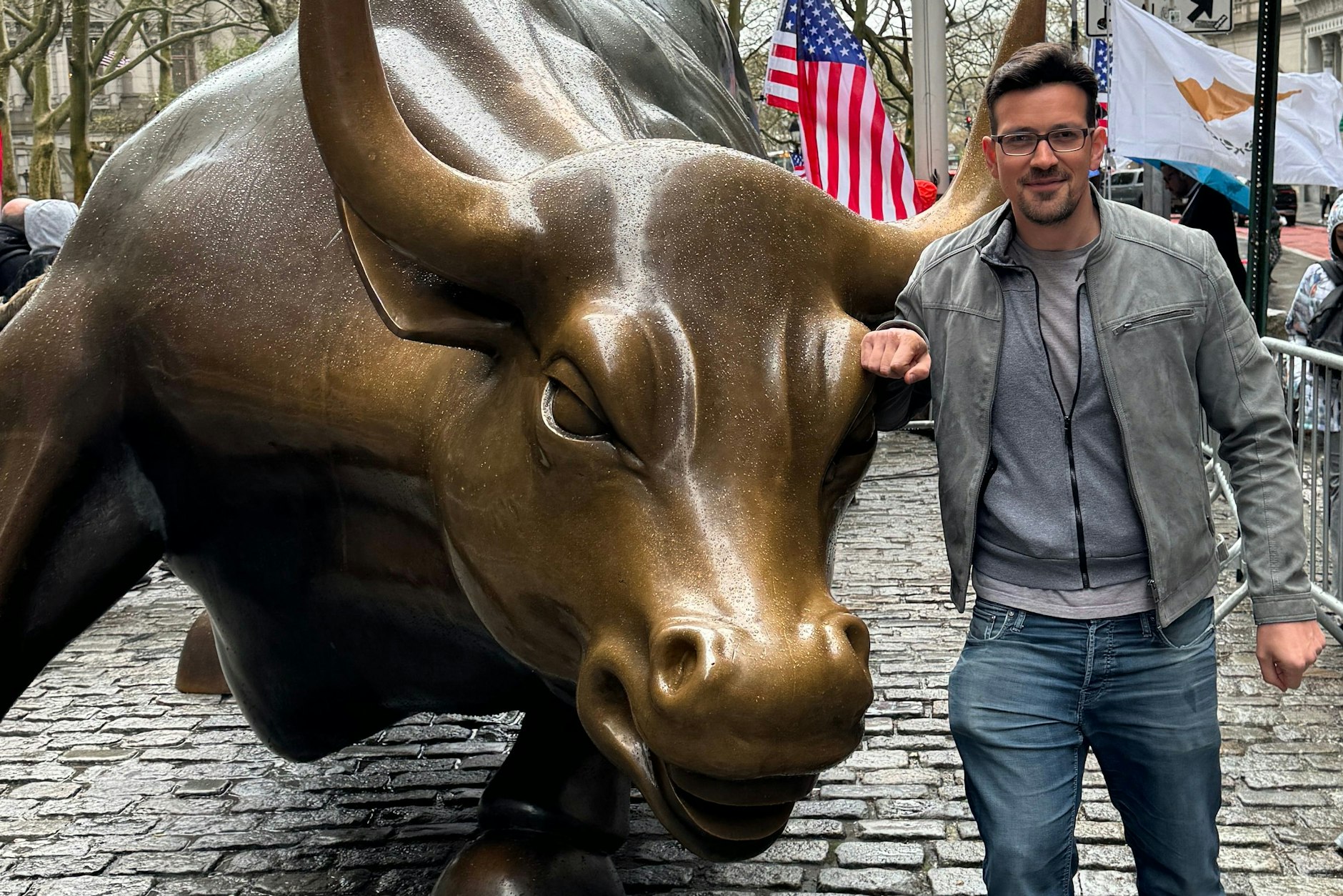 Der YouTuber Kolja Barghoorn aka „Aktien mit Kopf“ an der New Yorker Börse.