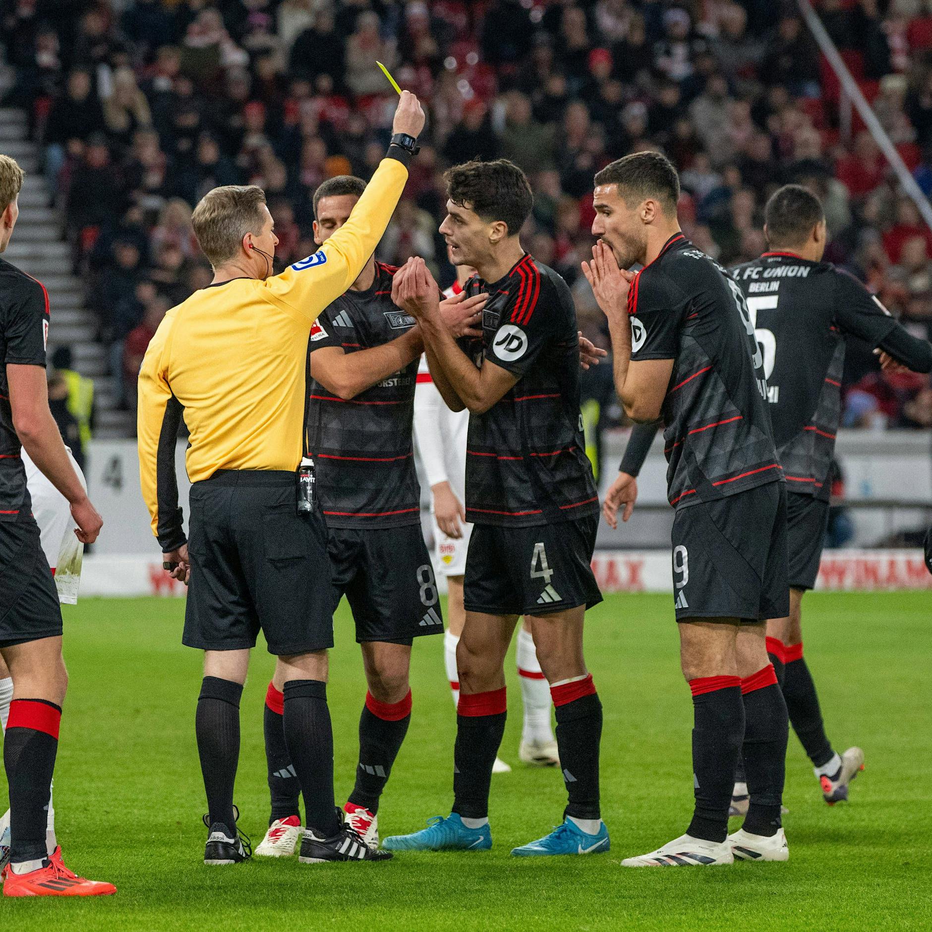 Rekordverdächtig: 1. FC Union kassiert vier Karten in 30 Sekunden!