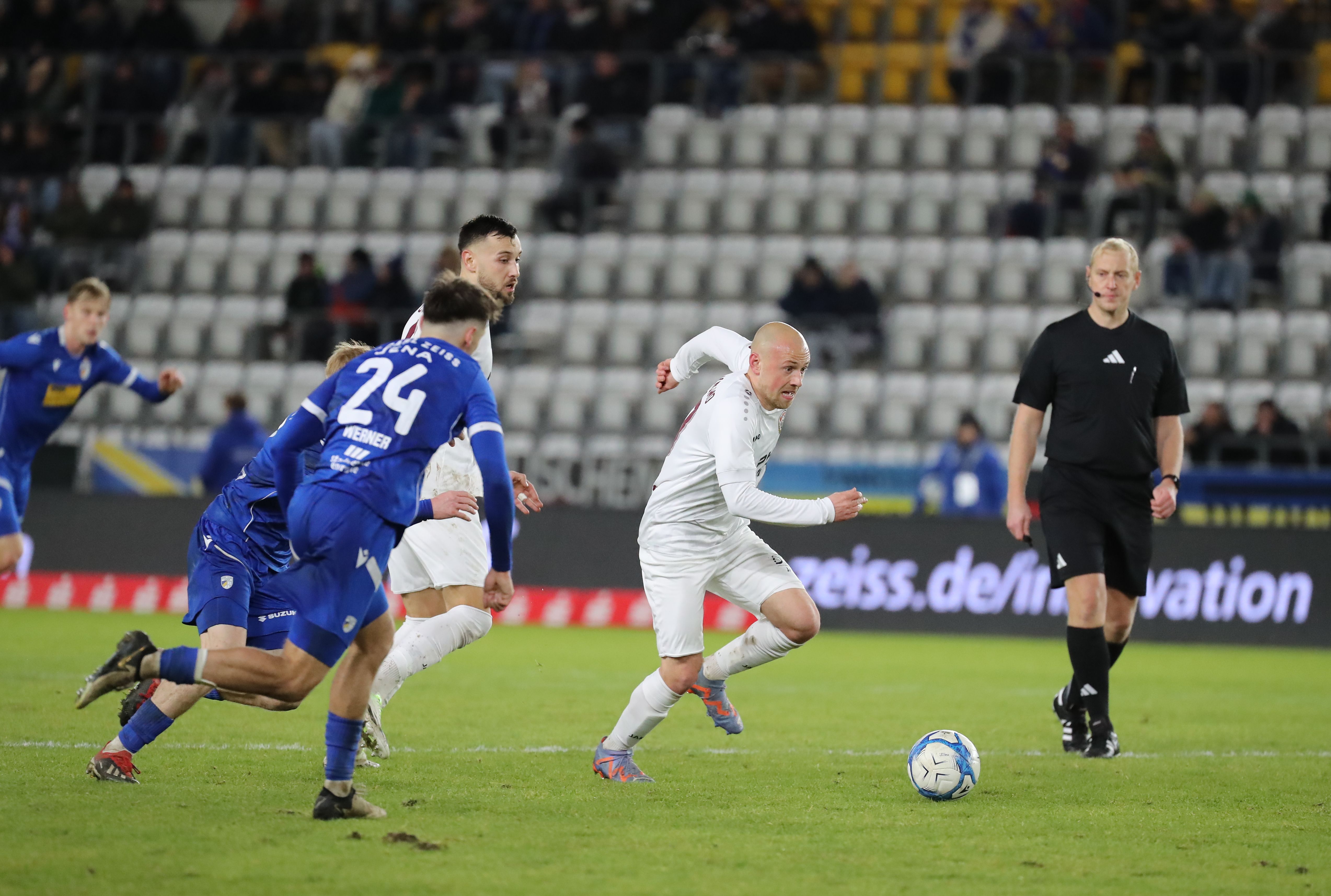 BFC Dynamo freut sich über ein Tor mit gaaanz langem Anlauf