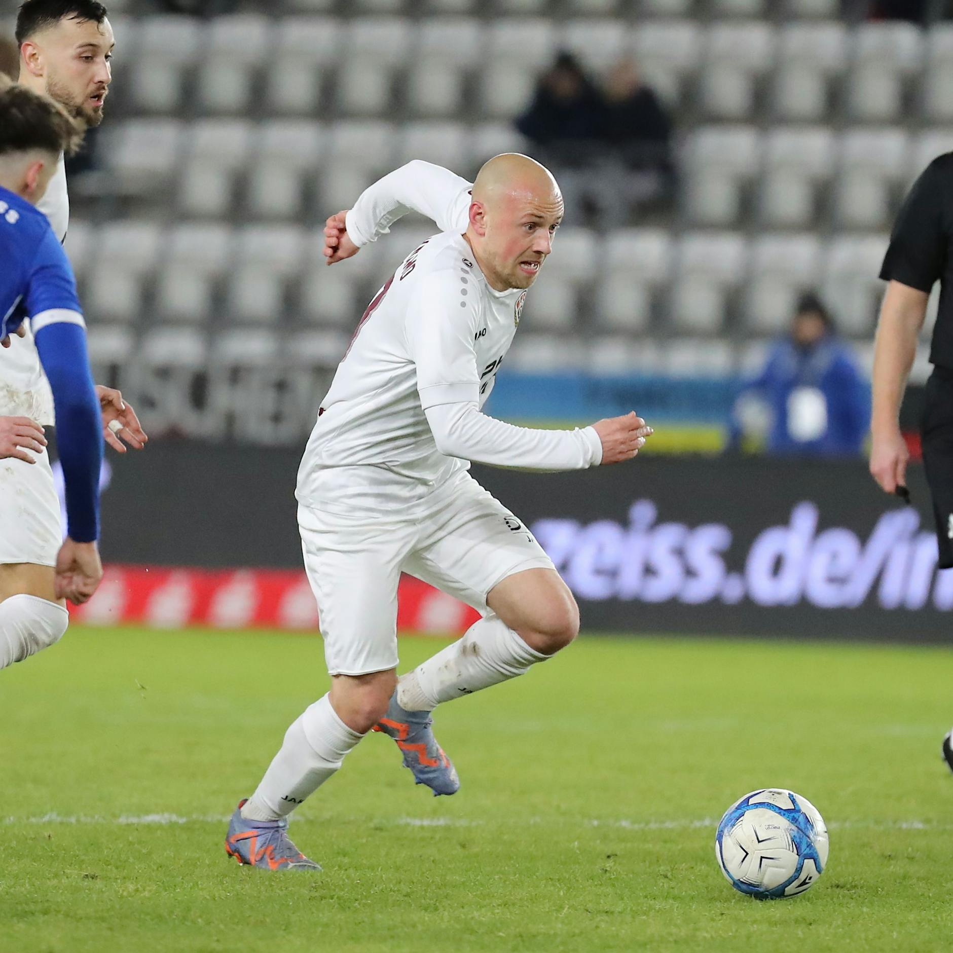 BFC Dynamo freut sich über ein Tor mit gaaanz langem Anlauf