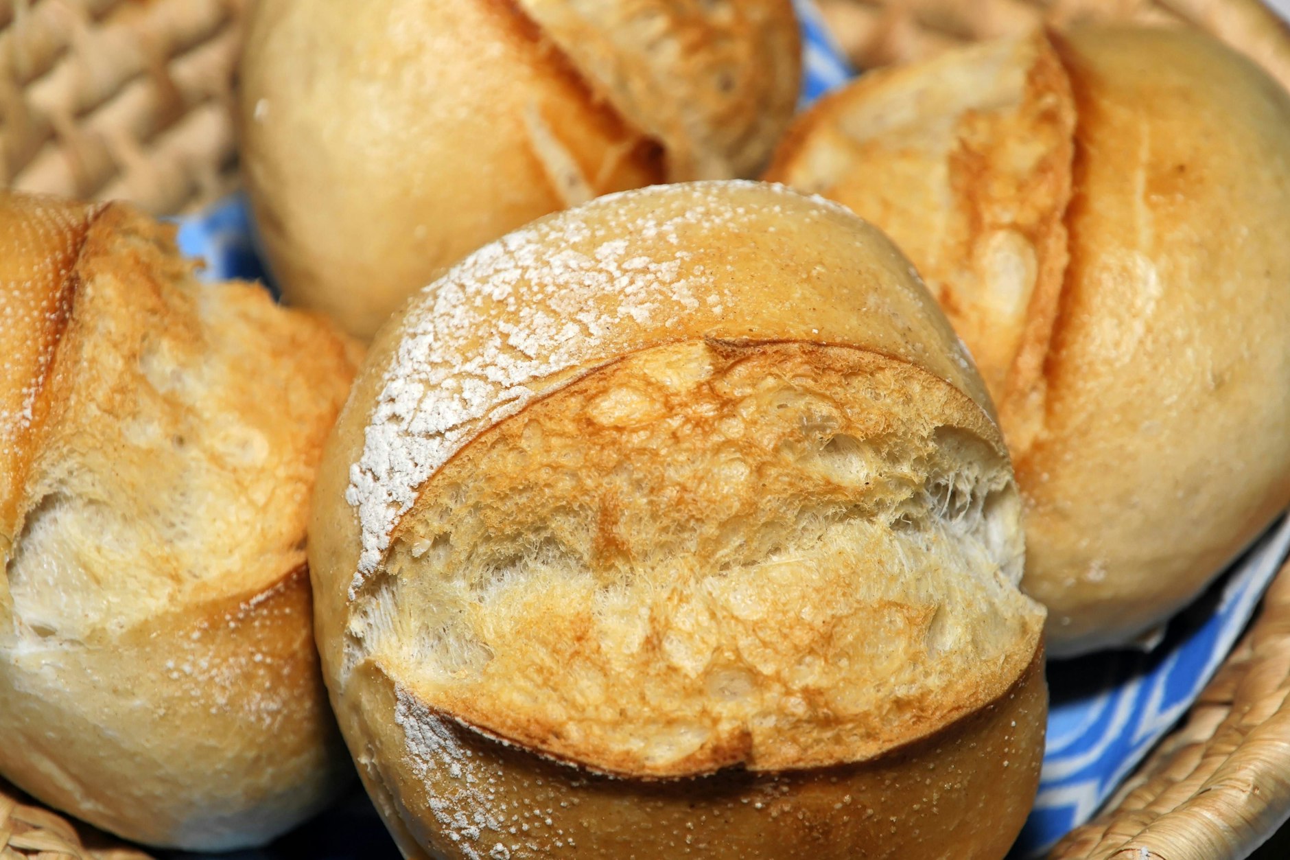 Ofenfrische Brötchen zum Frühstück am Wochenende, einfach herrlich!