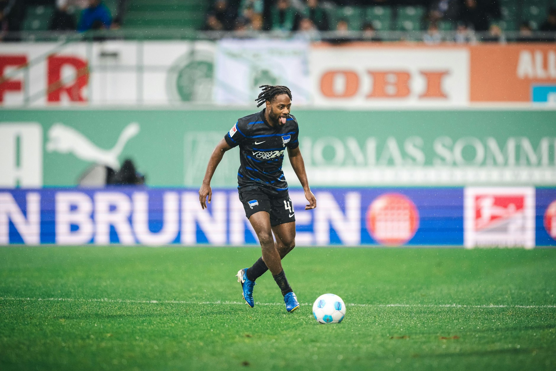 Kämpfen bis die Zunge heraushängt! Pokal-Rotsünder Deyo Zeefuik betrieb überzeugende Wiedergutmachung beim 1:2 in Fürth.