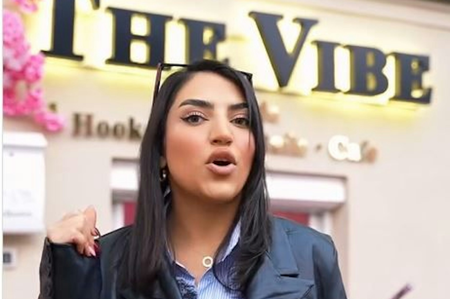 Shisha-Bar-Chefin Houda Abdul Razzak macht auch Web-Videos.