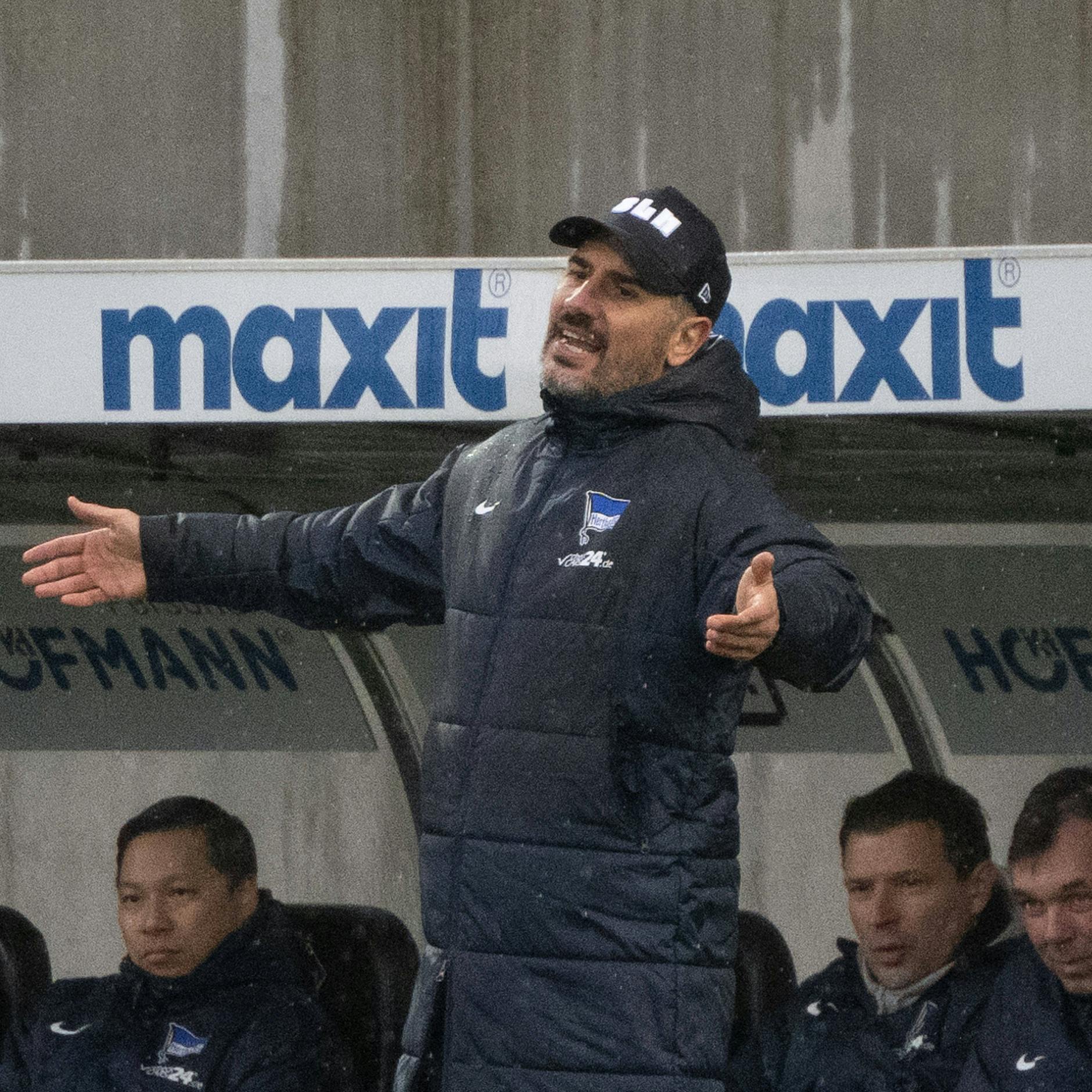 Es ist zum Verzweifeln. Herthas Trainer Cristian Fiel kann mit der Hinrunde bisher nicht zufrieden sein.