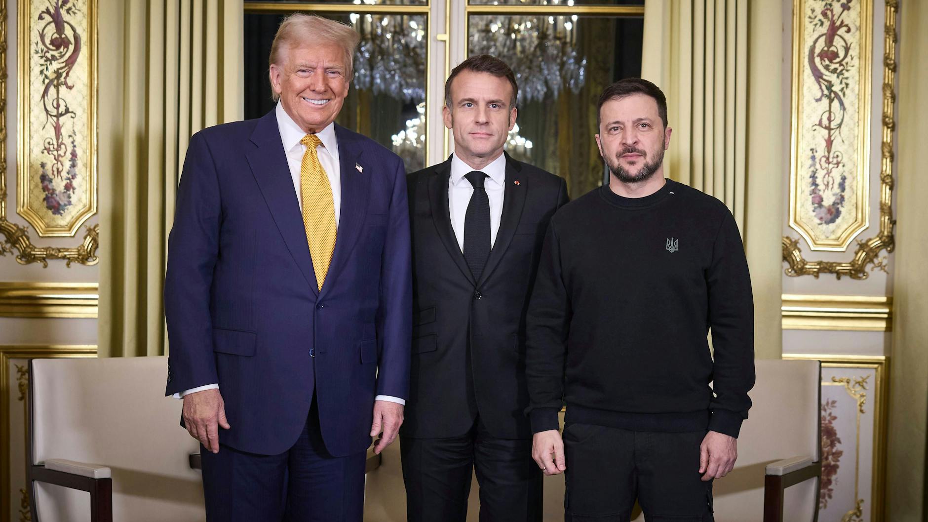 Zur Wiedereröffnung von Notre-Dame trafen sich Donald Trump (l.), Frankreichs Präsident Emmanuel Macron und Wolodymyr Selenskyj in Paris zu Gesprächen.