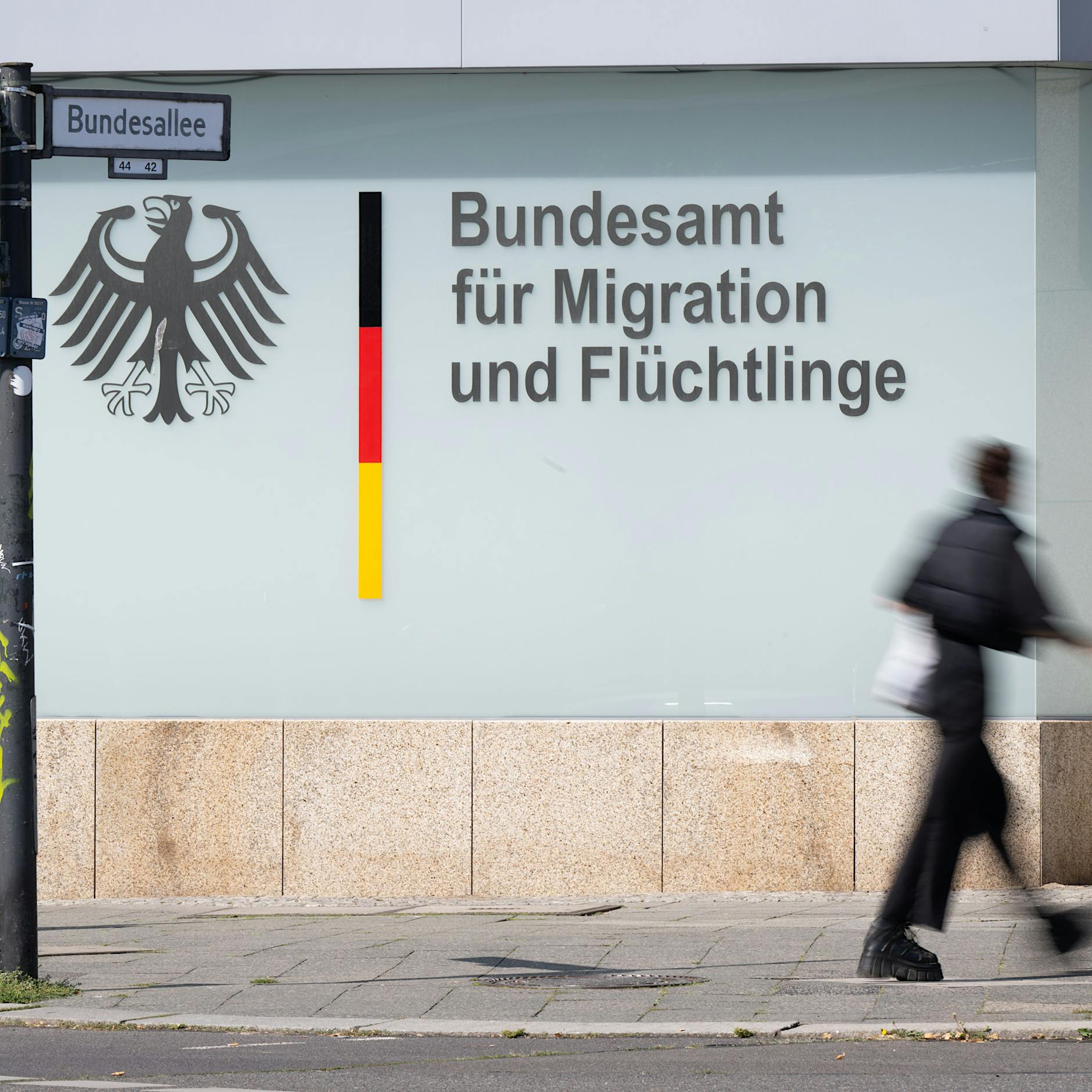 Bundesamt für Migration stoppt Entscheidungen über Asylanträge von Syrern