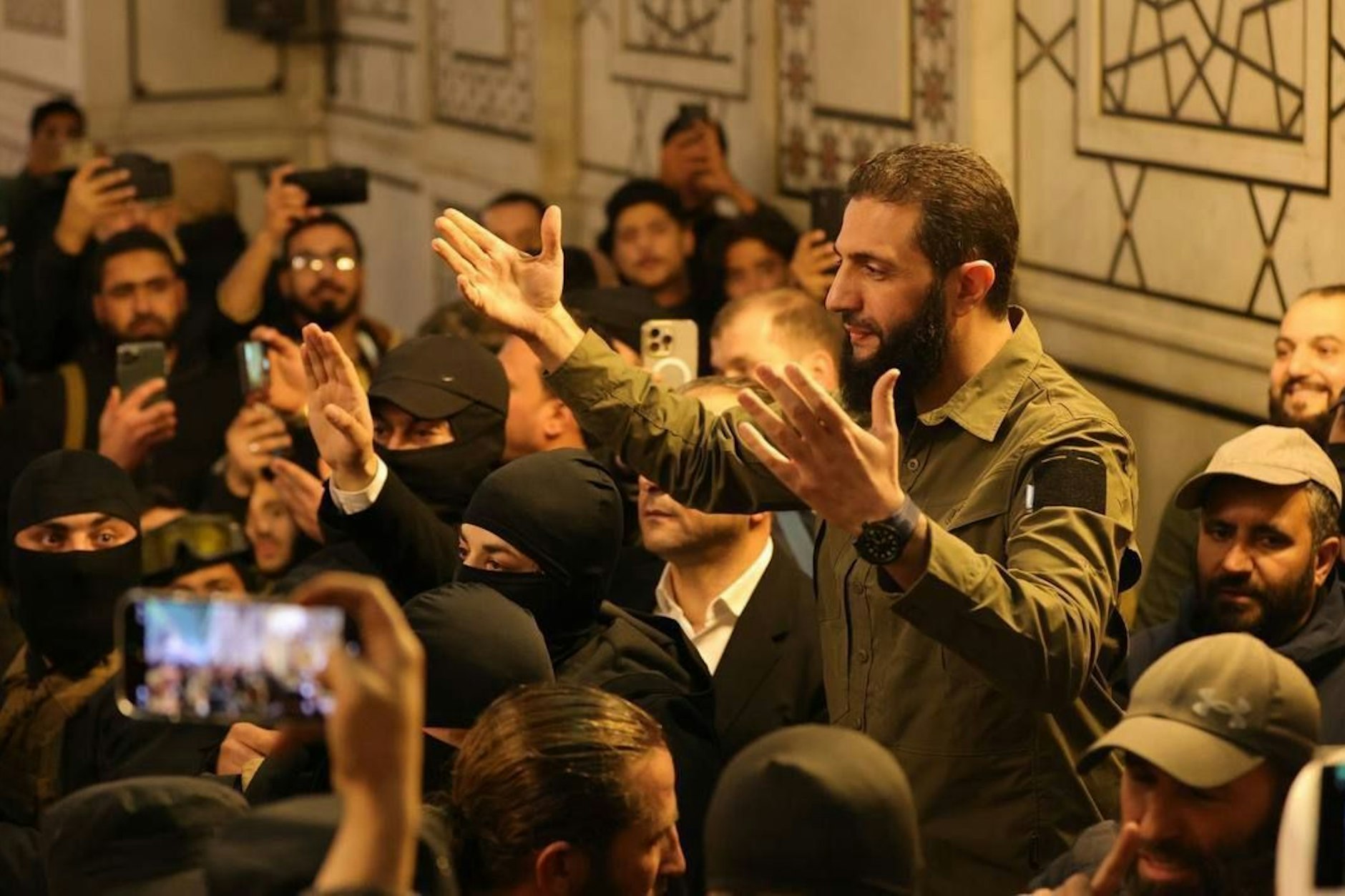 Die syrische Übergangsverwaltung hat erste Entscheidungen nach dem Sturz Assads durch die HTS und ihre Verbündeten bekanntgegeben.