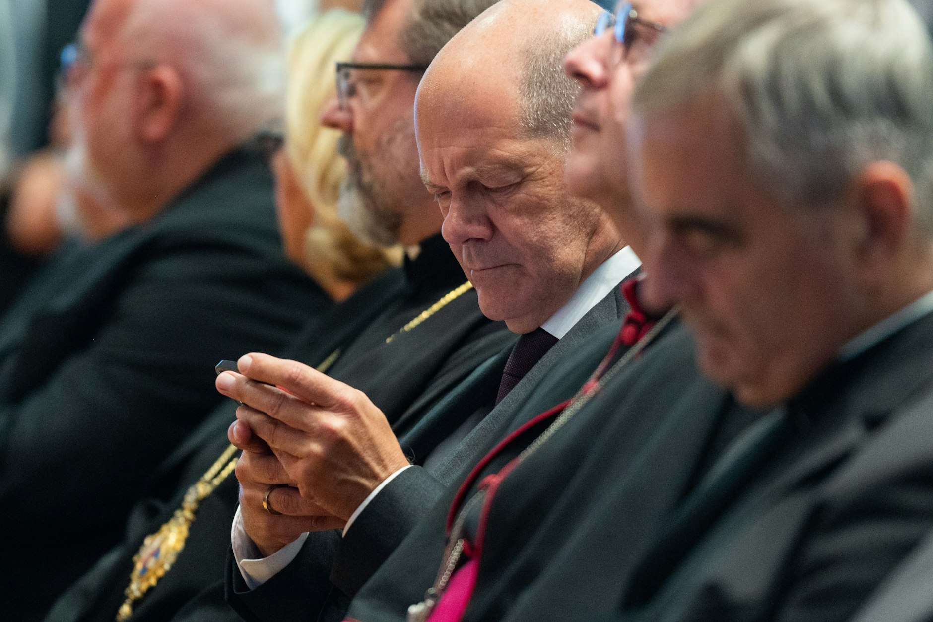 Bundeskanzler Olaf Scholz tweete am Wochenende in fremder Sprache.