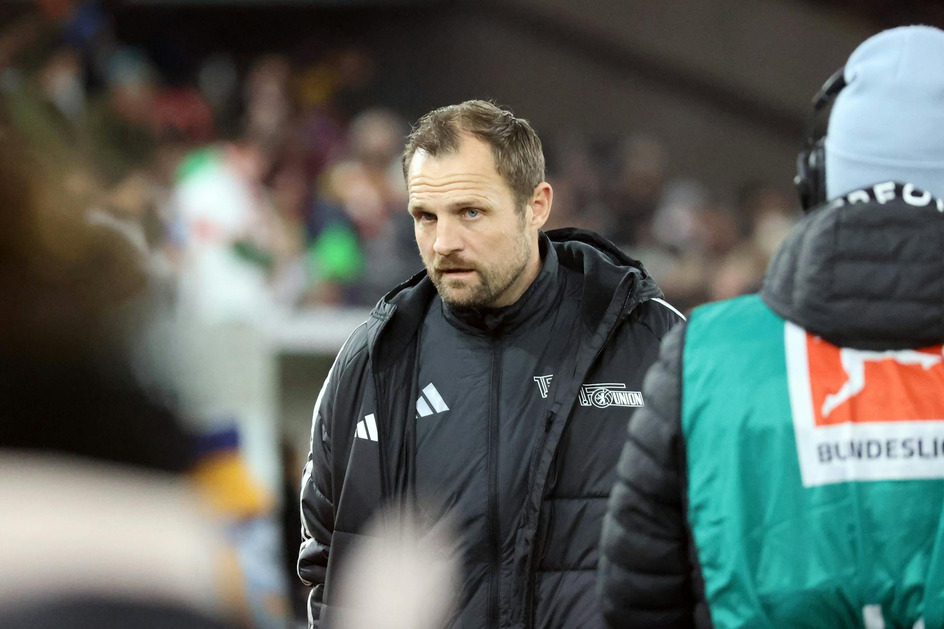 Chefcoach Bo Svensson (45) gerät wie schon Erfolgstrainer Urs Fischer (58) im Vorjahr mit dem 1. FC Union immer mehr unter Druck.