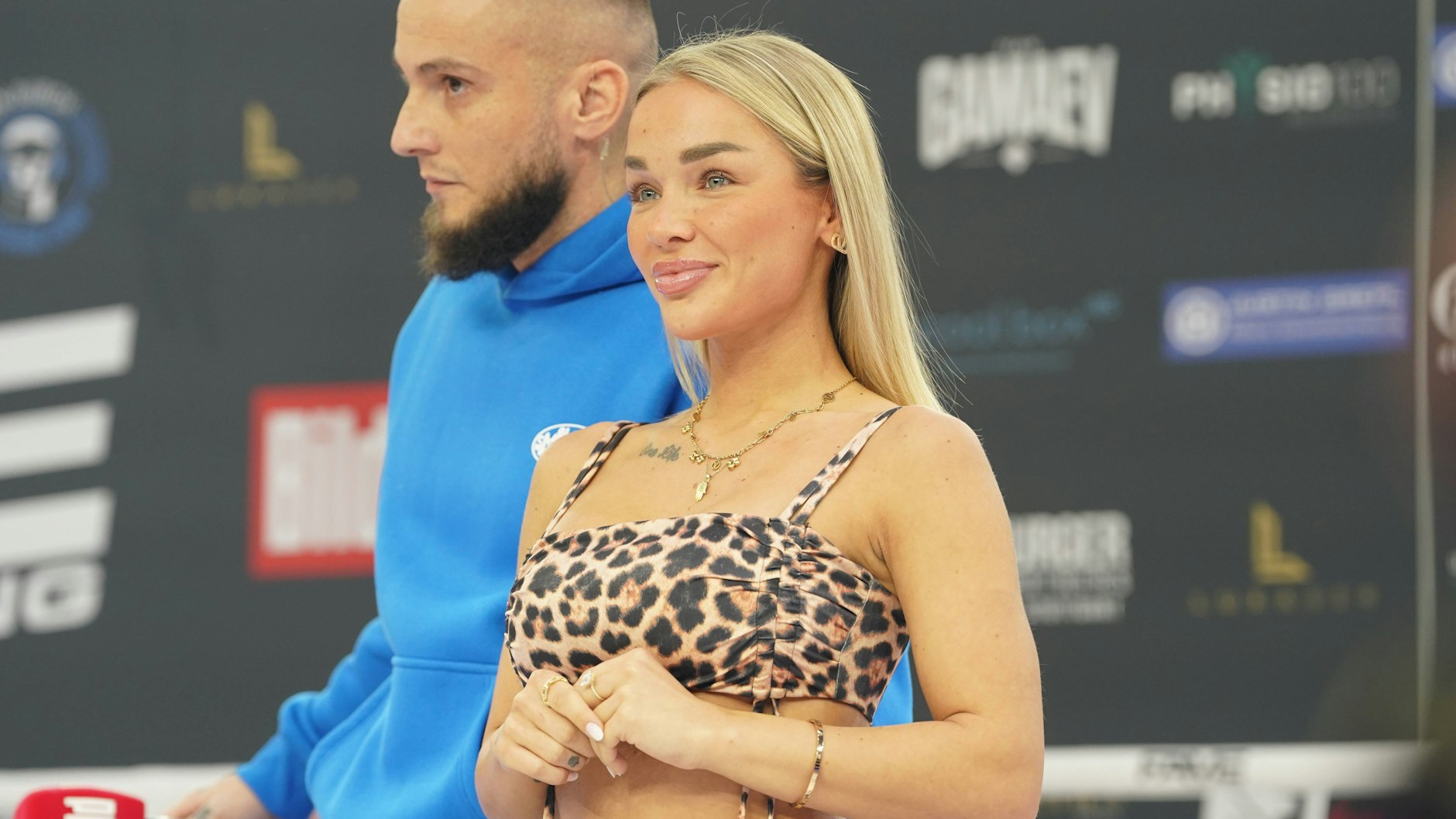 Nach drei Jahren Beziehung ist Schluss bei Emmy Russ und ihrem Partner.