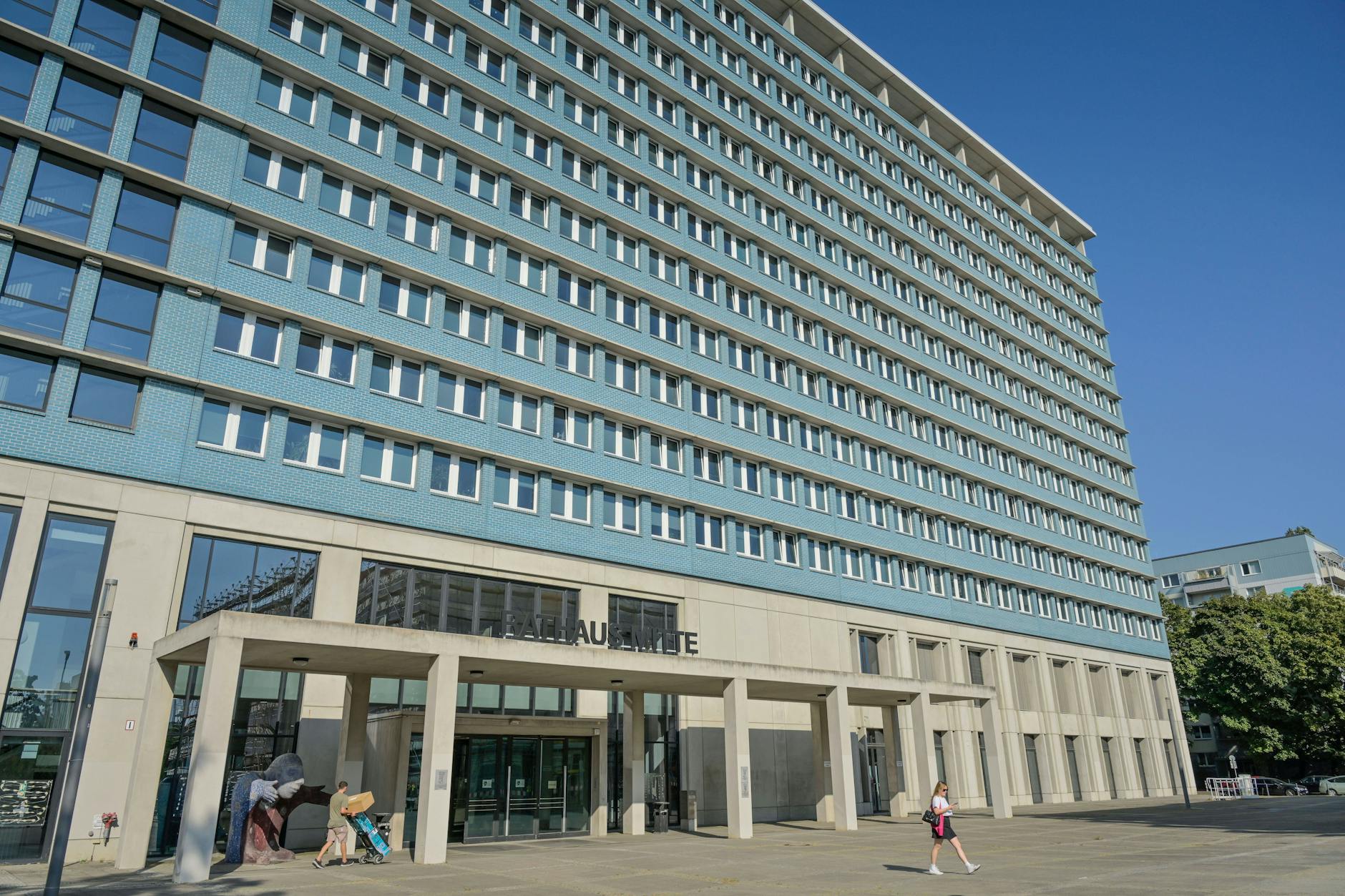 Derzeit steht das Rathaus des Bezirks Berlin-Mitte noch in der Karl-Marx-Allee.