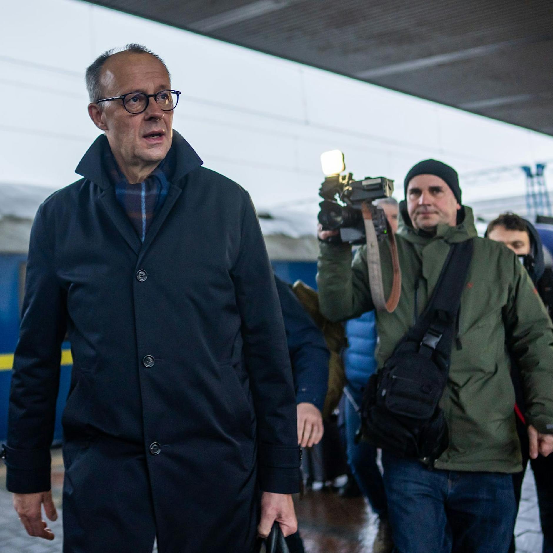 Friedrich Merz zu Solidaritätsbesuch in Kiew eingetroffen