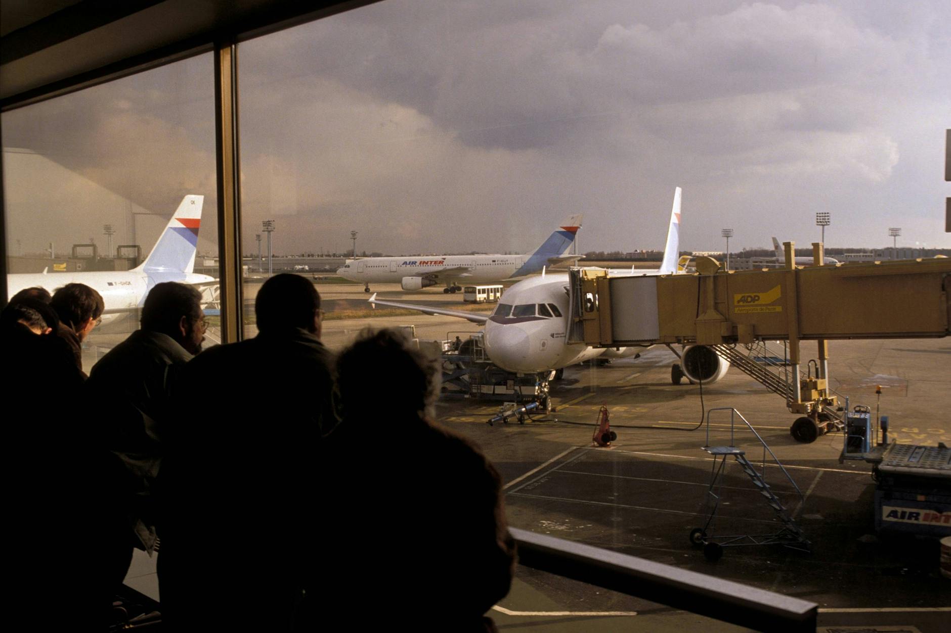 Ankunftsterminal des Flughafen Charles de Gaulle in Paris im Jahr 1990