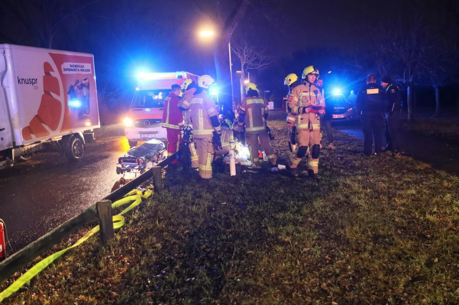 In der Schönefelder Straße in Rudow kam es am Abend zu einem schweren Unfall mit einem Schwerverletzten.