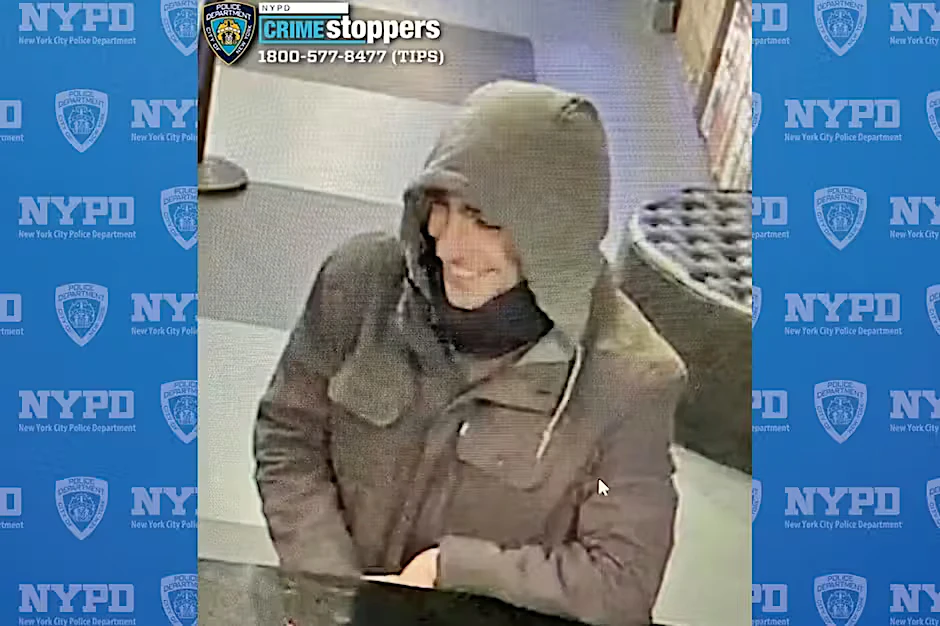 Luigi Mangione, mutmaßlicher CEO-Mörder, auf einem von der New Yorker Polizei veröffentlichten Überwachungsbild, aufgenommen in einer Starbucks-Filiale.