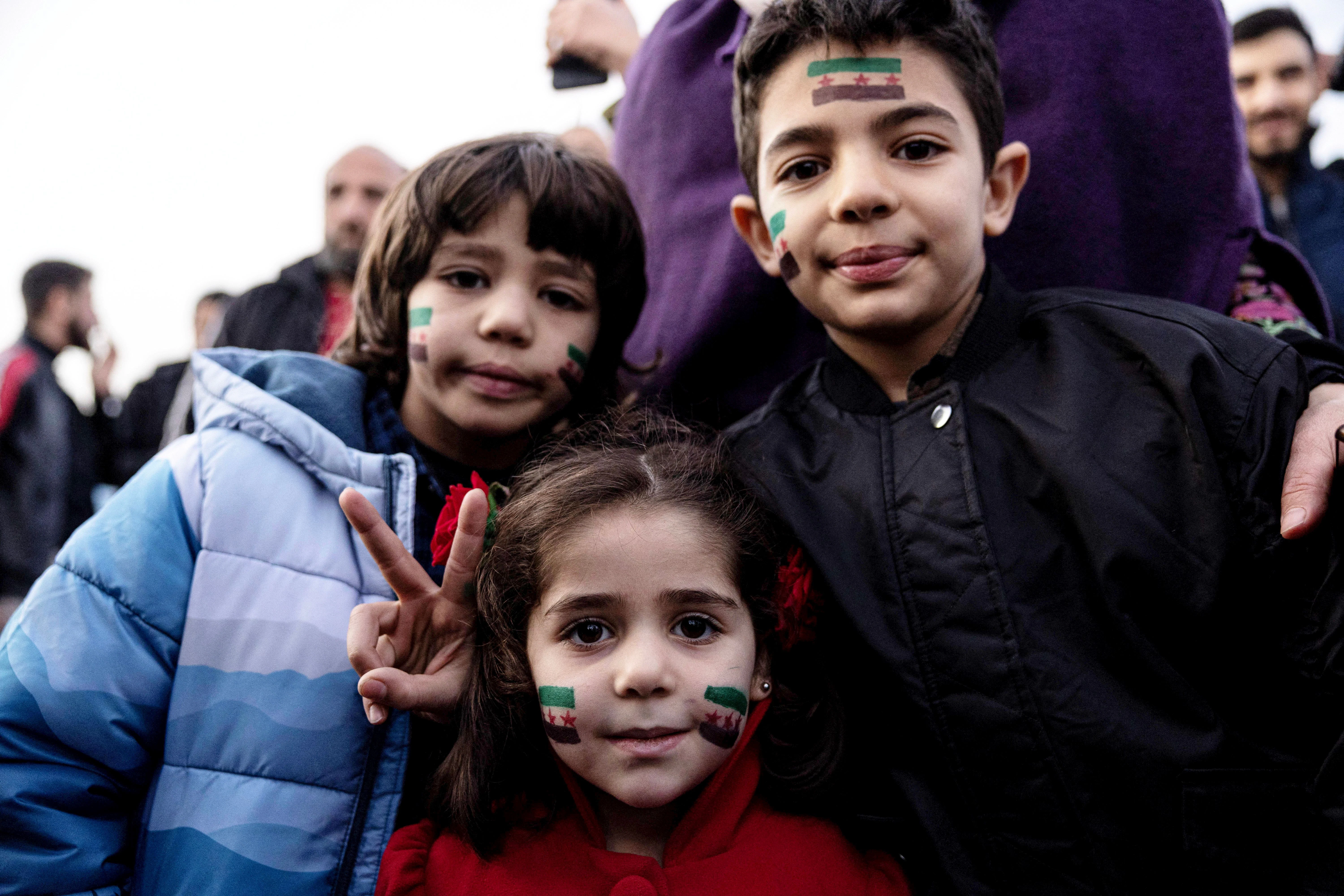 Kinder feiern in Damaskus das Ende des Regimes von Baschar al-Assad.