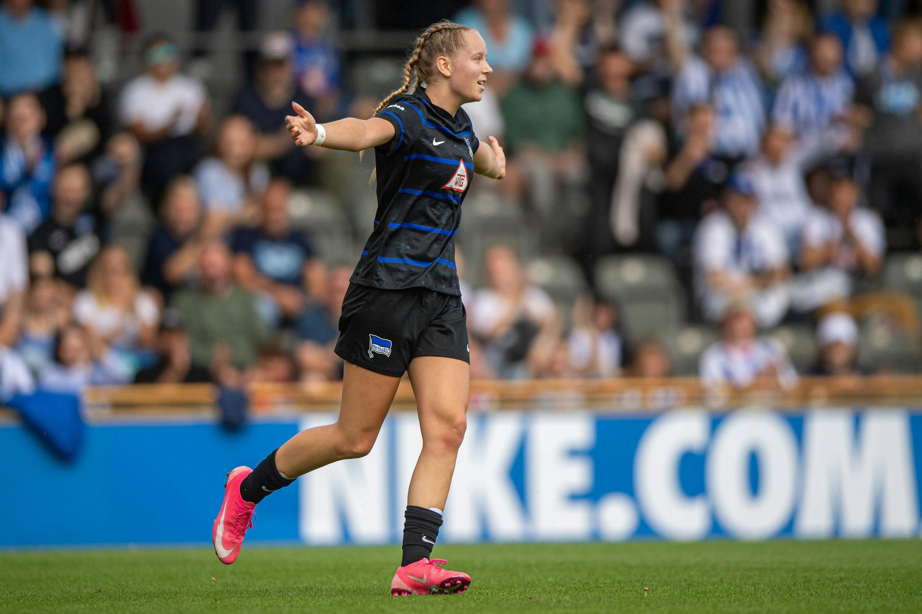 Elfie Wellhausen trifft im Hertha-Dress, wie sie will, machte diese Saison schon 20 Buden.