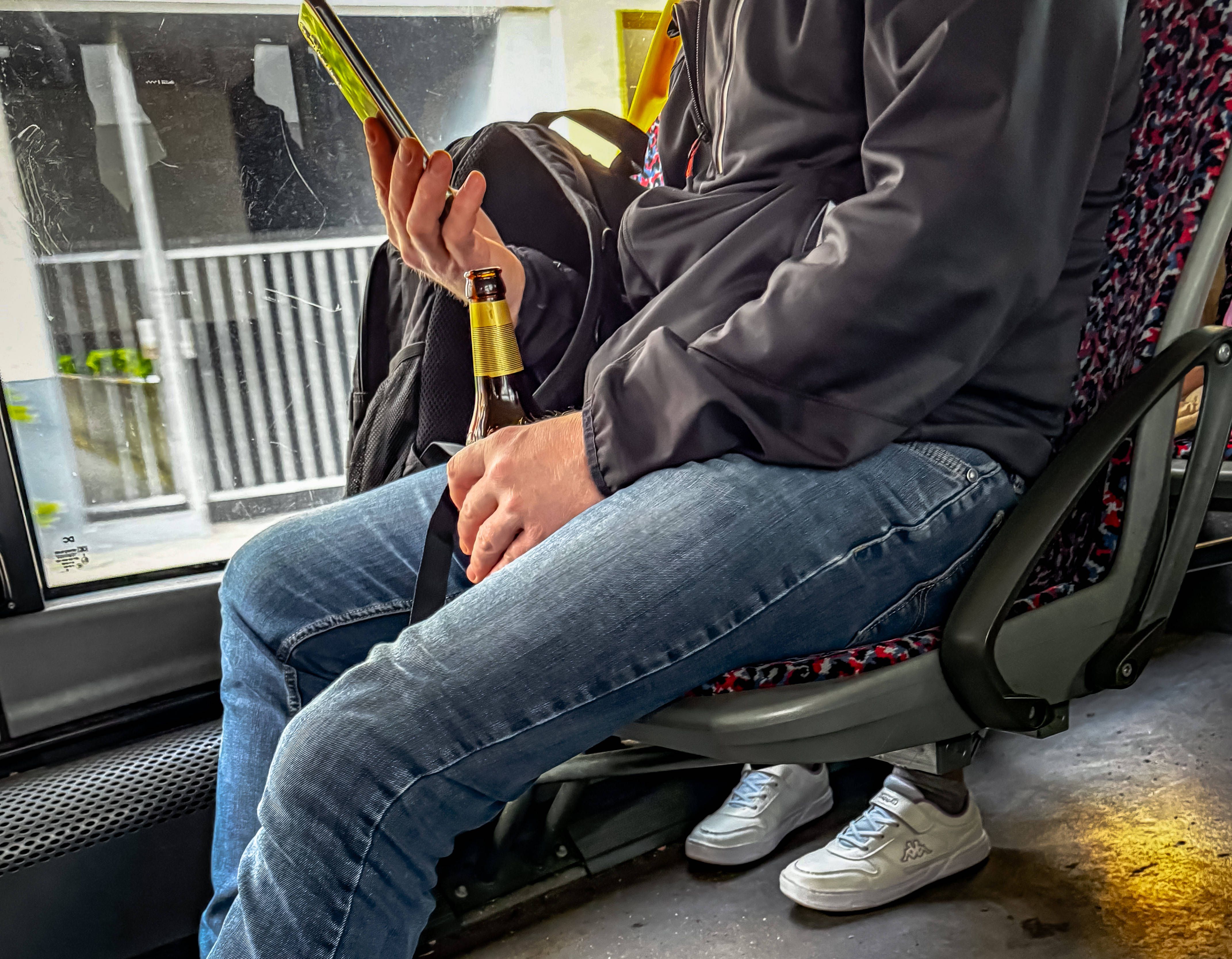 Klare Ansage: BVG Macht Schluss Mit Der Handy-Nerverei