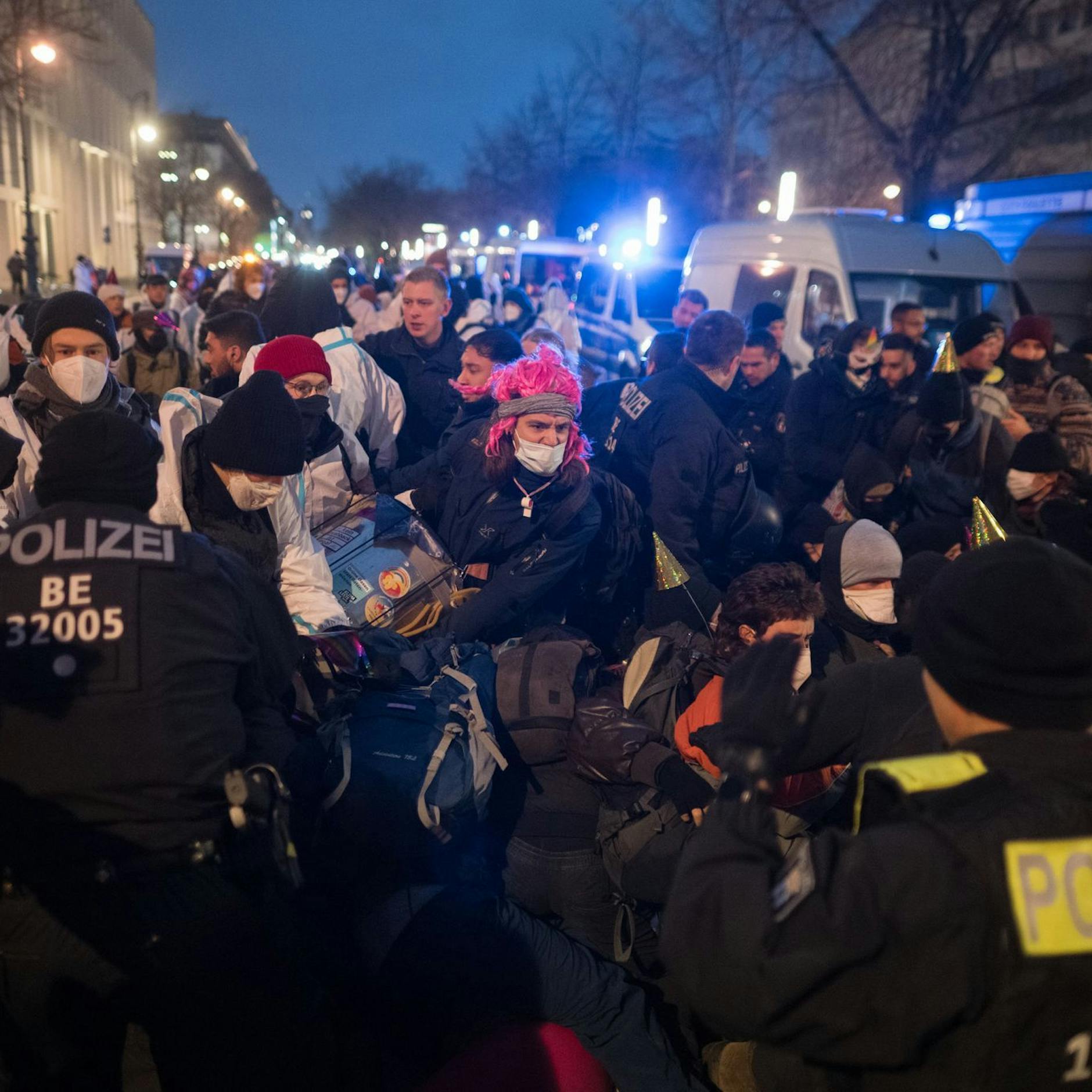 Image - Proteste gegen LNG-Summit in Berlin: Habecks Wirtschaftsministerium nimmt Flüssigerdgas in Schutz