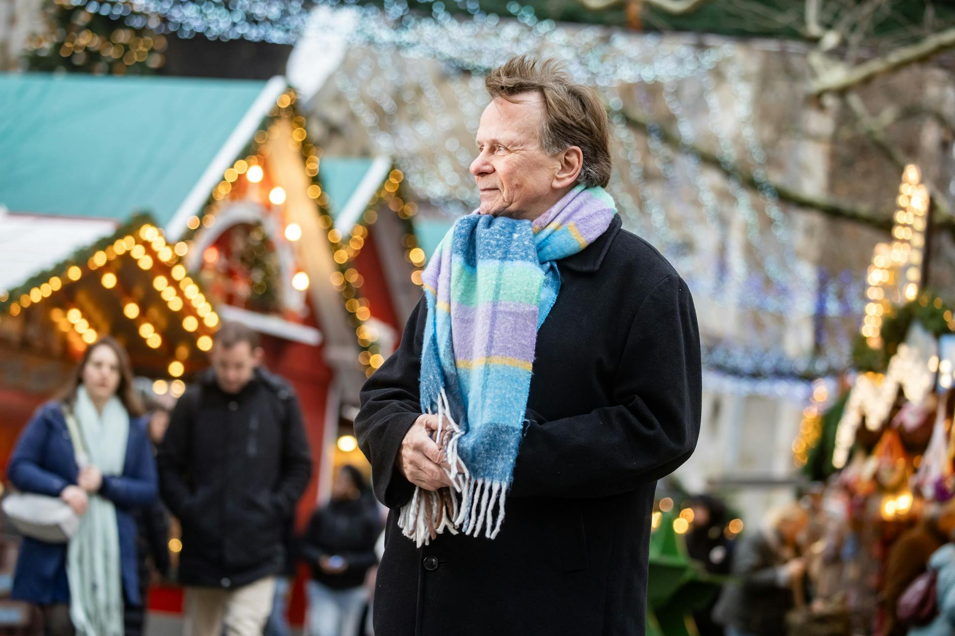 Es weihnachtet sehr, zumindest am Weihnachtsmarkt am Breitscheidplatz in Berlin – bei Axel Kaiser kommen da Erinnerungen hoch, als er noch seine Bude vor der Gedächtniskirche hatte.