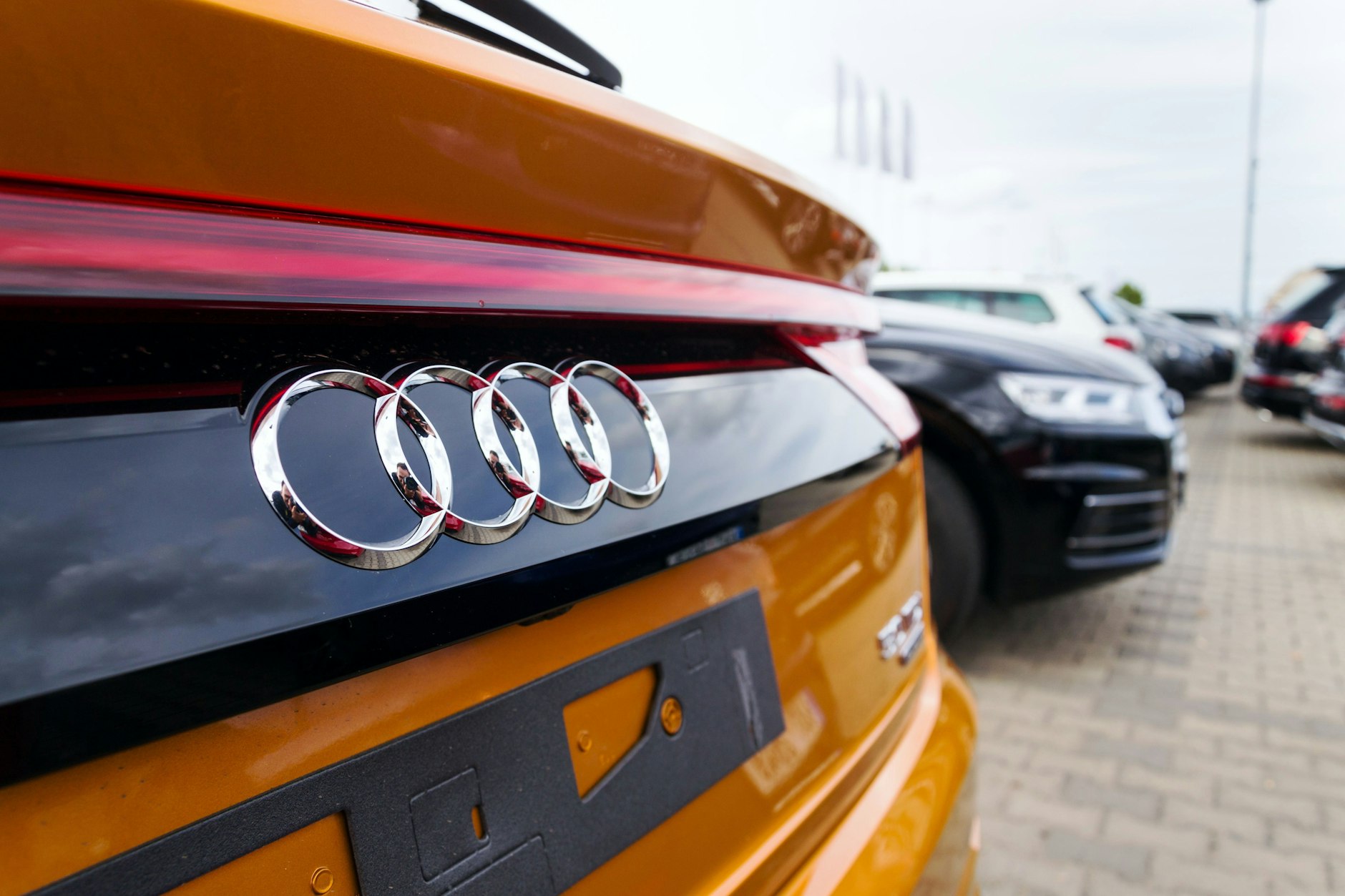 Anscheinend hat der Abgasskandal von 2015 nicht für genug Furore gesorgt. Weiterhin sind Audi-Motoren mit unfähiger Software auf den Straßen.