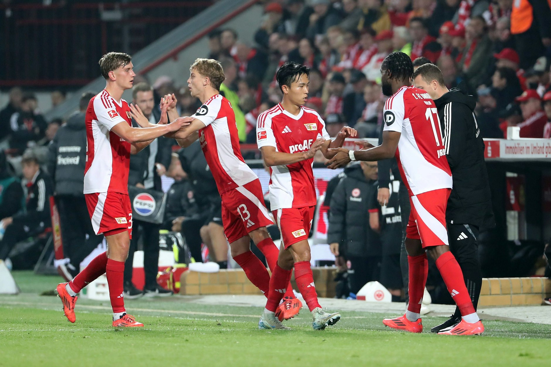 Seit dem 6. Spieltag muss sich Andras Schäfer (2.v.l.) hinter Aljoscha Kemlein (l.) anstellen und kommt meist nur noch als Joker zum Einsatz.