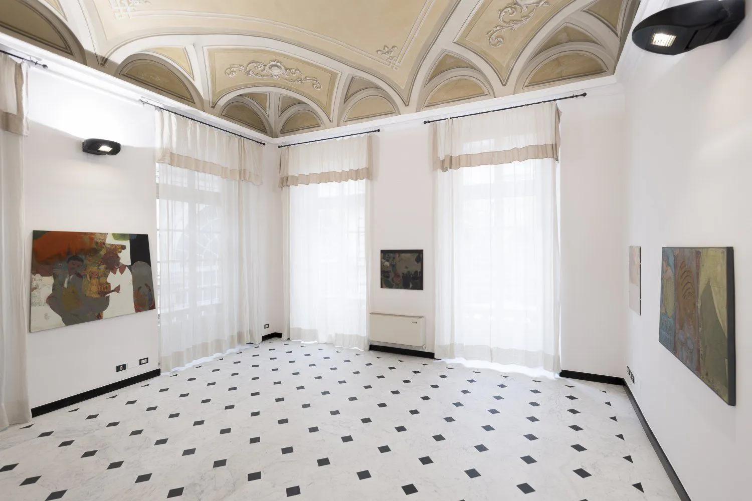 Galerie nervi delle volpi in Genua, Installation der Galerie Neu von Werken von Kai Althoff, 2024.