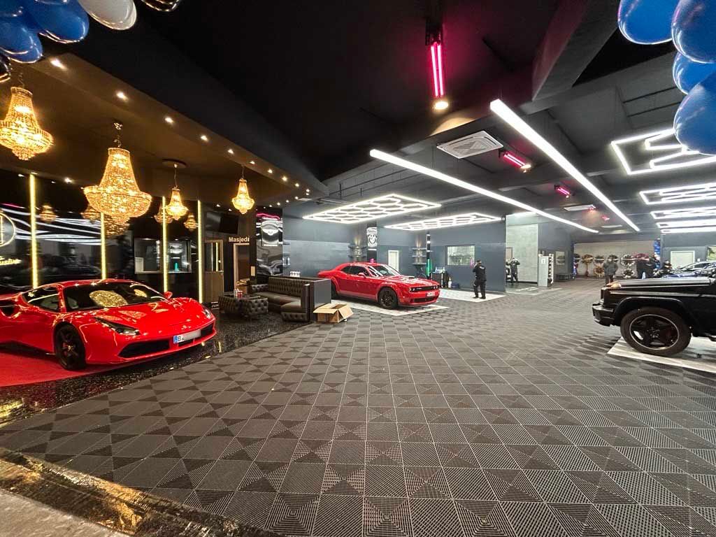 Wellness für Luxusautos: Neue Waschanlage am Berliner Hermannplatz