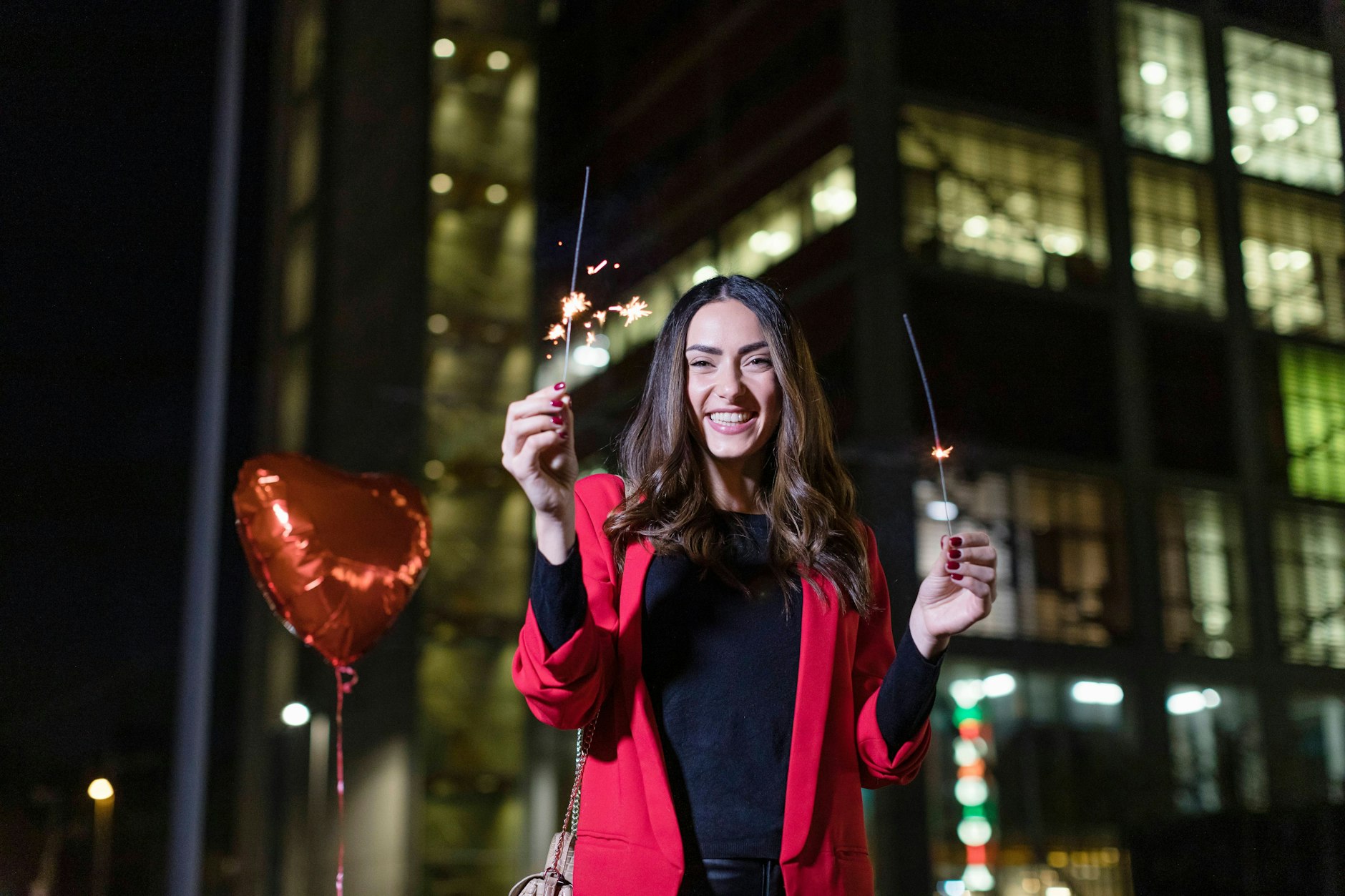 Was bringt der Jahreswechsel 2024/2025 für das Sternzeichen Zwillinge? Hier kommt das Horoskop.