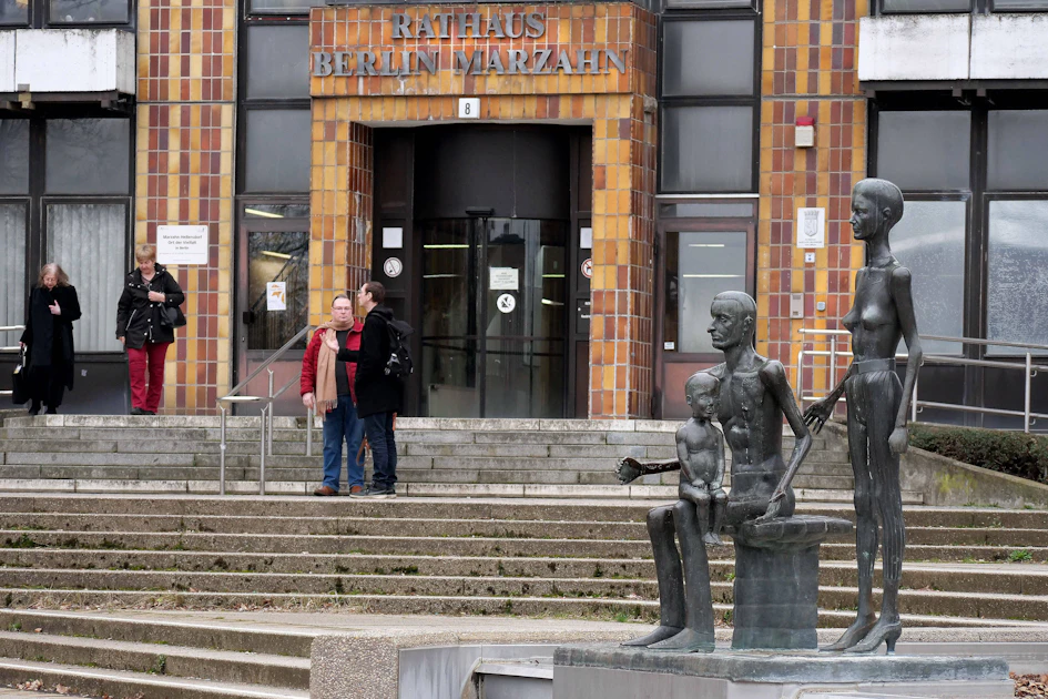 Marzahn-Hellersdorf: Brunnen der Generationen am Helene-Weigel-Platz ...