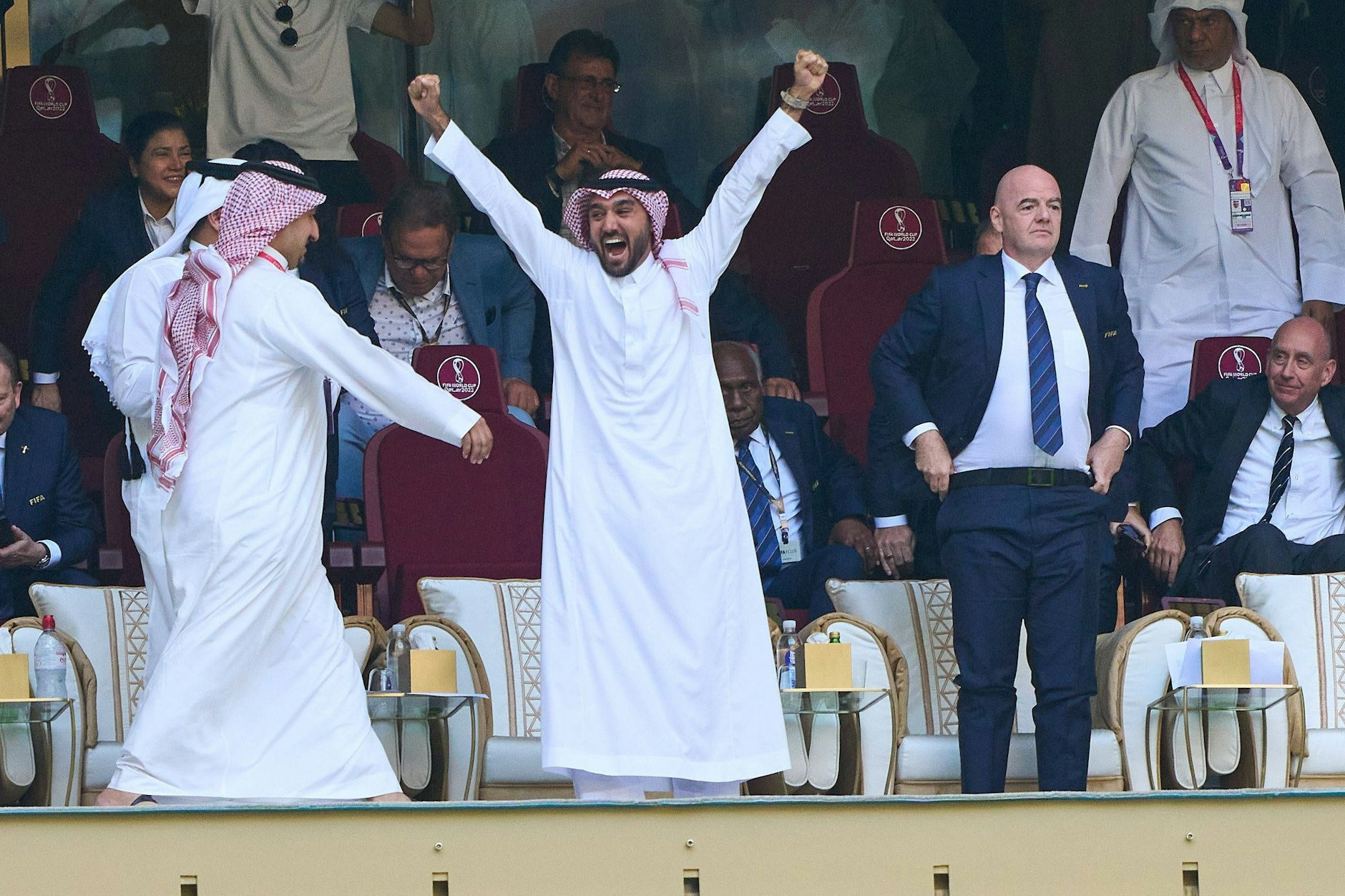 Fifa-Präsident Gianni Infantino (2.v.r.) bei der Partie zwischen Saudi-Arabien und Argentinien im Rahmen der WM 2022