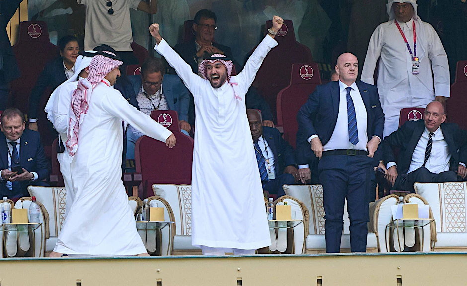 Fifa-Präsident Gianni Infantino (2.v.r.) bei der Partie zwischen Saudi-Arabien und Argentinien im Rahmen der WM 2022