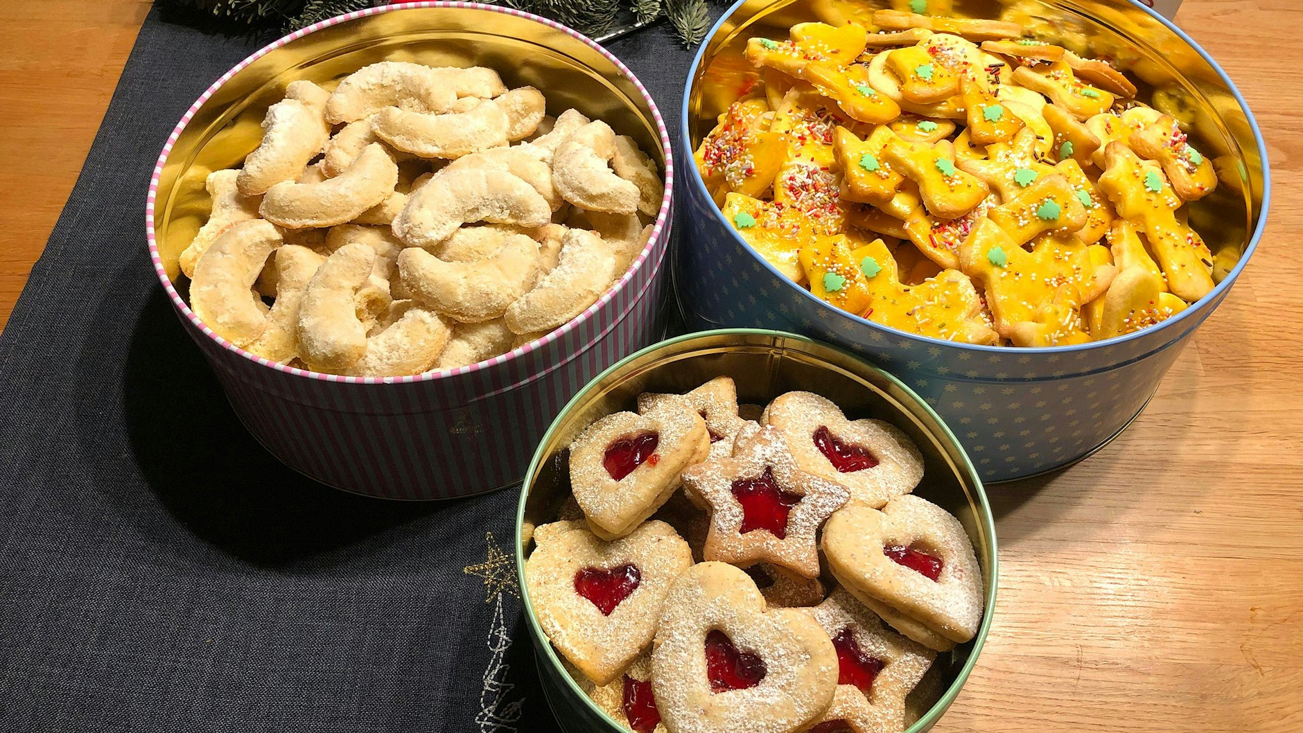 In der Weihnachtszeit wird besonders viel gebacken. Aber: Was, wenn die Plätzchen hart werden?