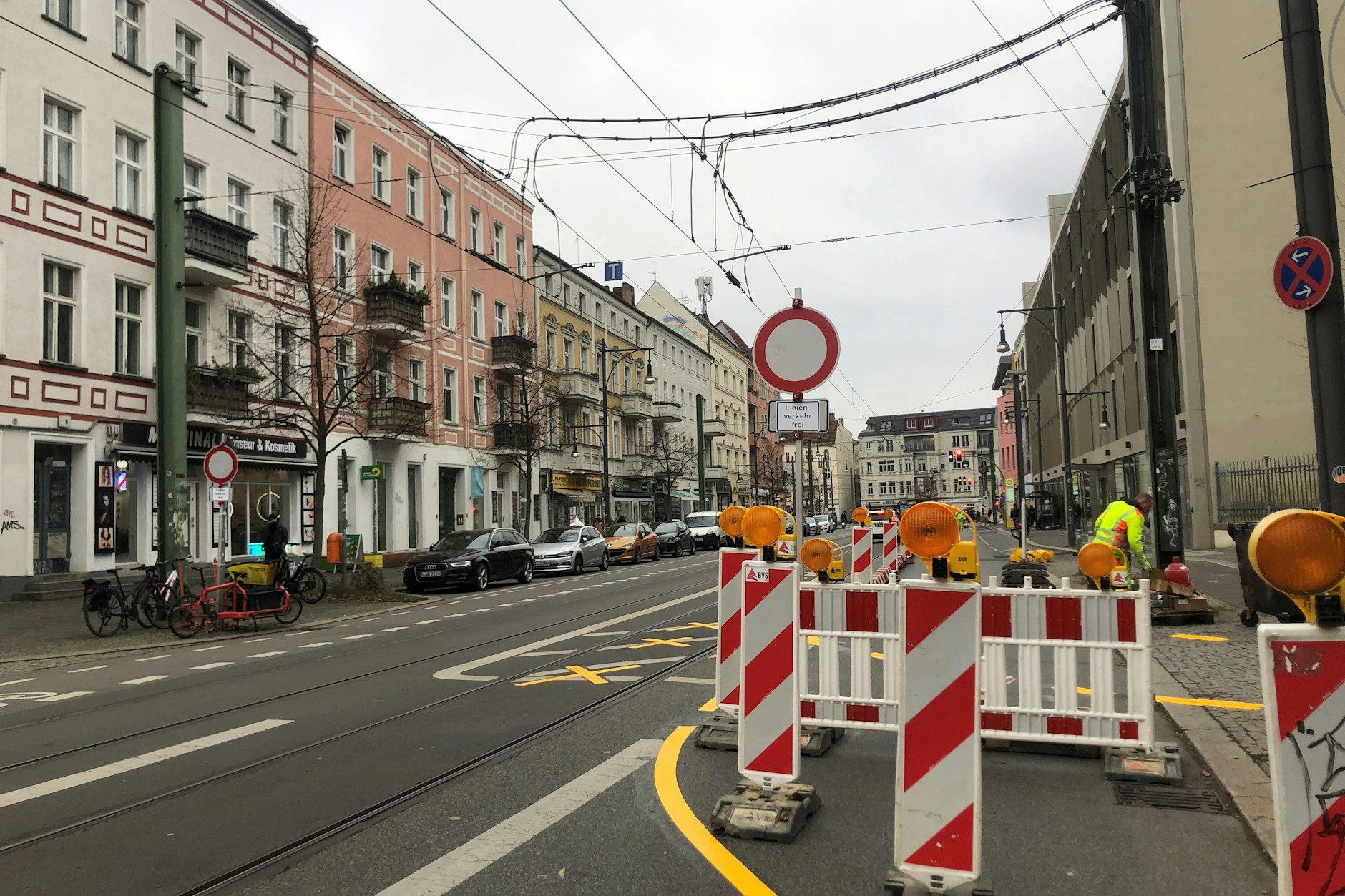 Schon wieder gibt es in Pankow für Autofahrer an der Berliner Straße kein Durchkommen in Richtung Breite Straße. Bis Ende Januar soll die Sperrung dauern.