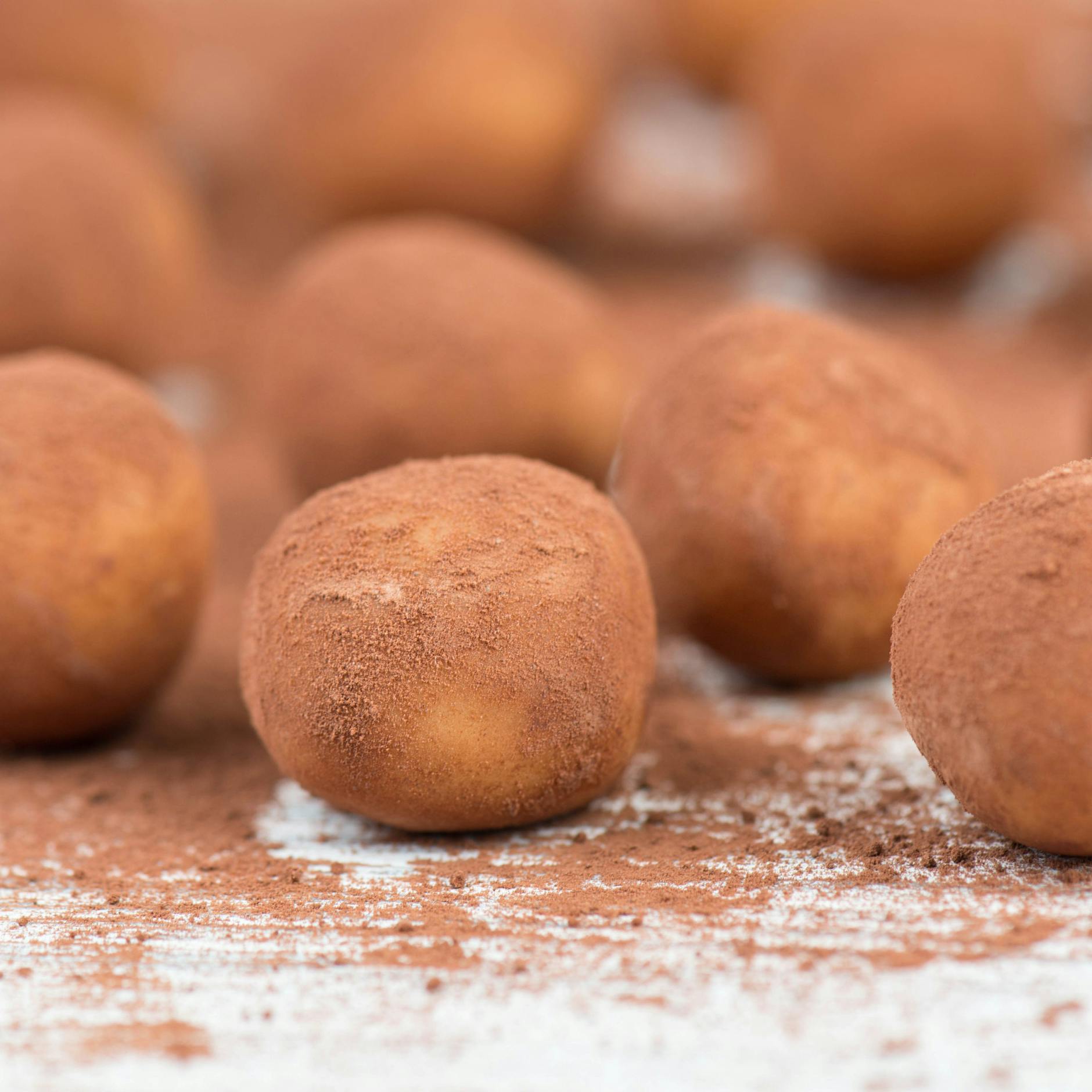 Nur drei Zutaten: Leckere Marzipankartoffeln einfach selber machen!