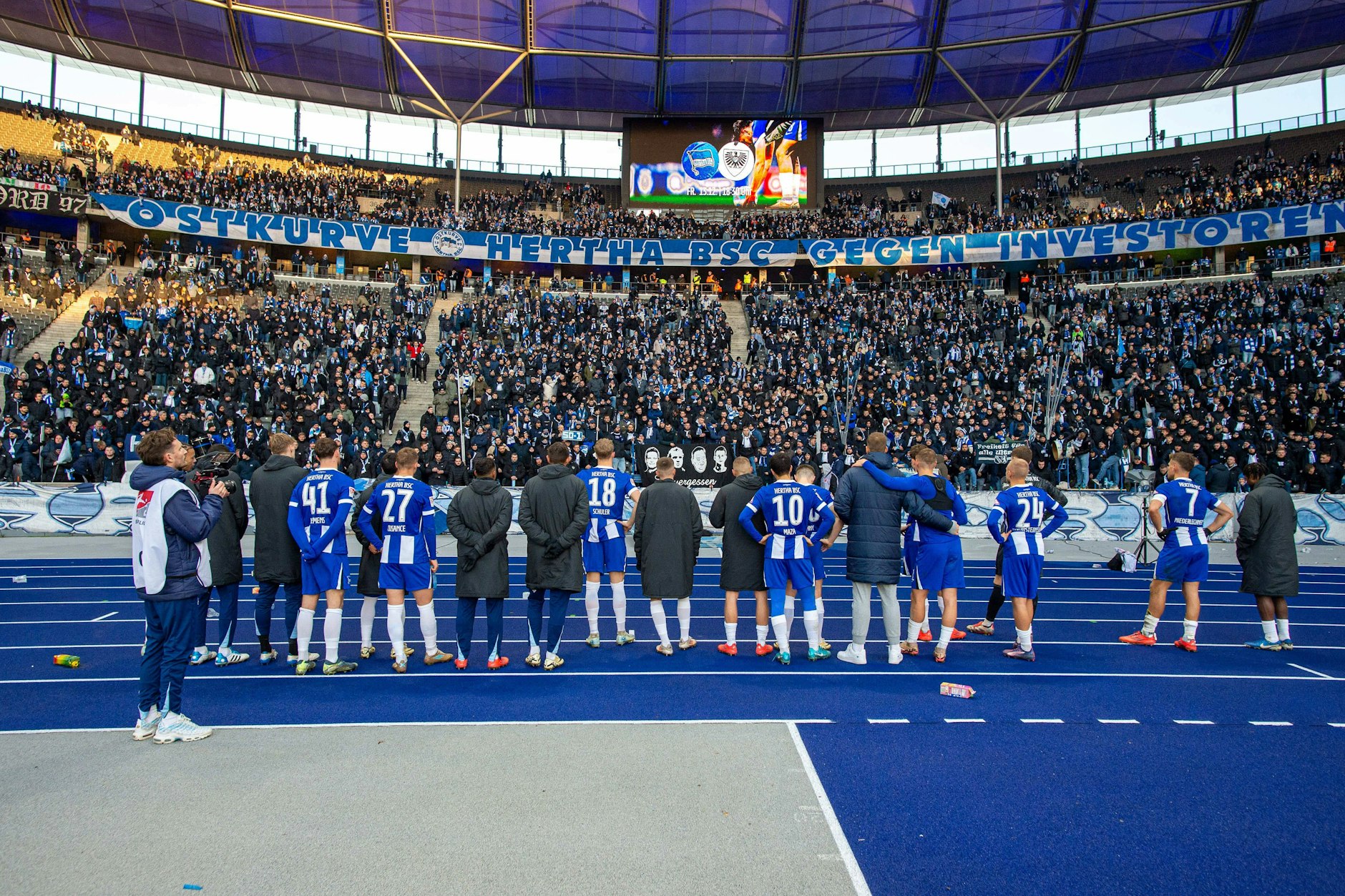 Herthas Fans halten zum Team, obwohl es noch nie so eine schlechte Heimbilanz in der Zweiten Liga gab.