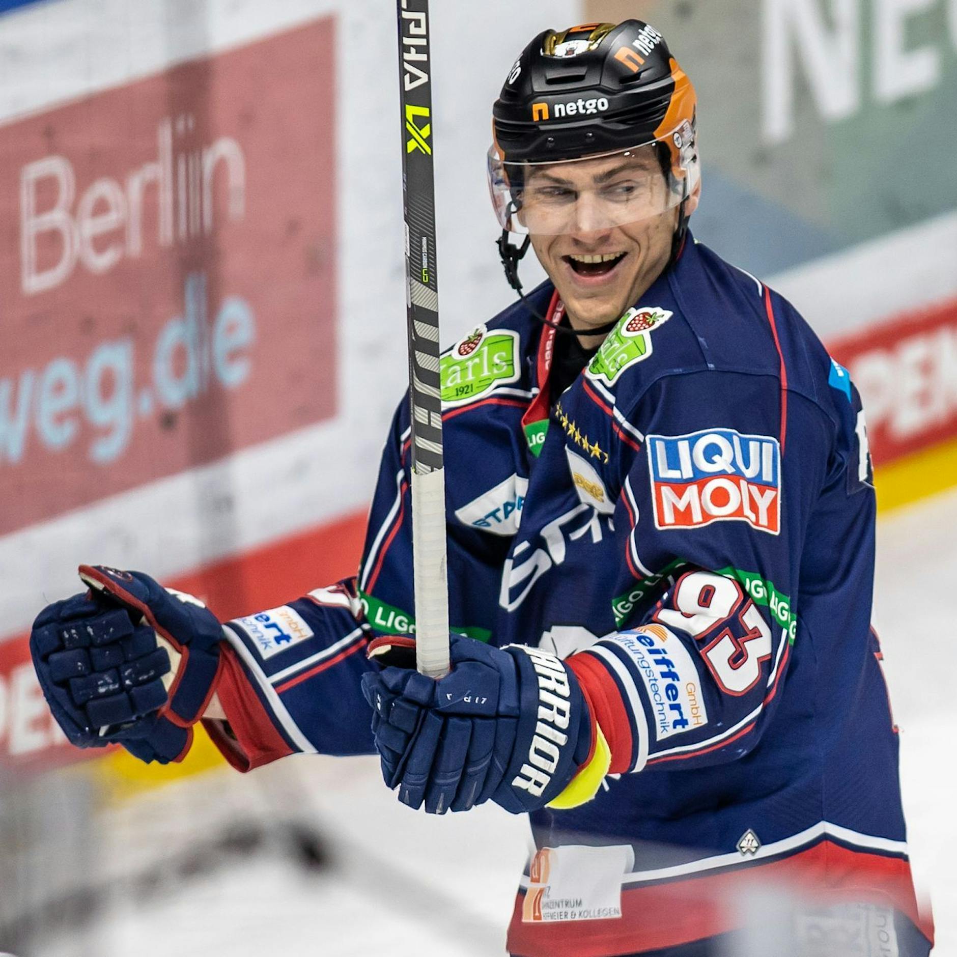 Vertragsverlängerung bis 2029: Leo Pföderl ist auf immer ein Eisbär